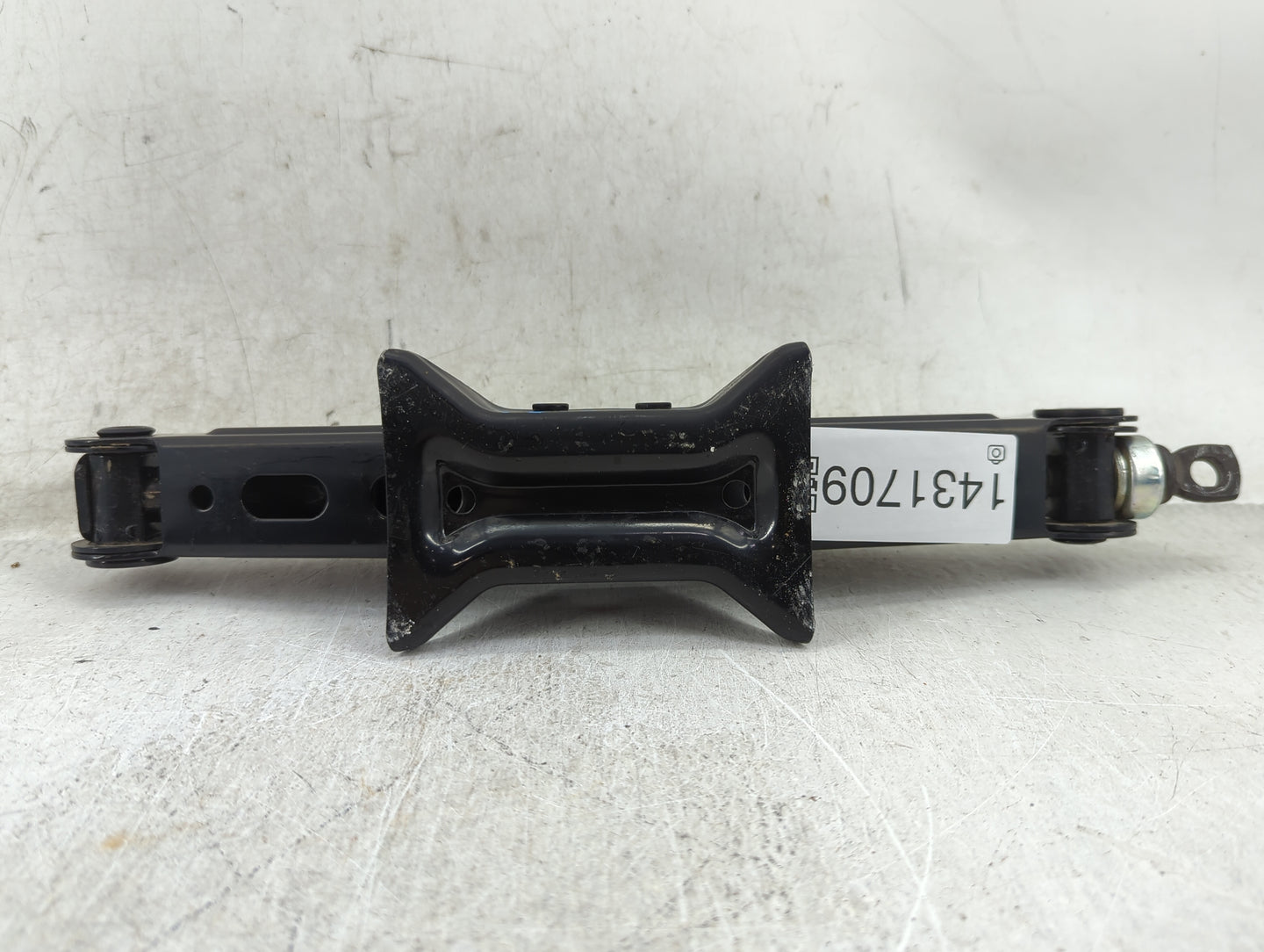 2017 Hyundai Sonata Spare Scissor Car Jack - Oemusedautoparts1.com