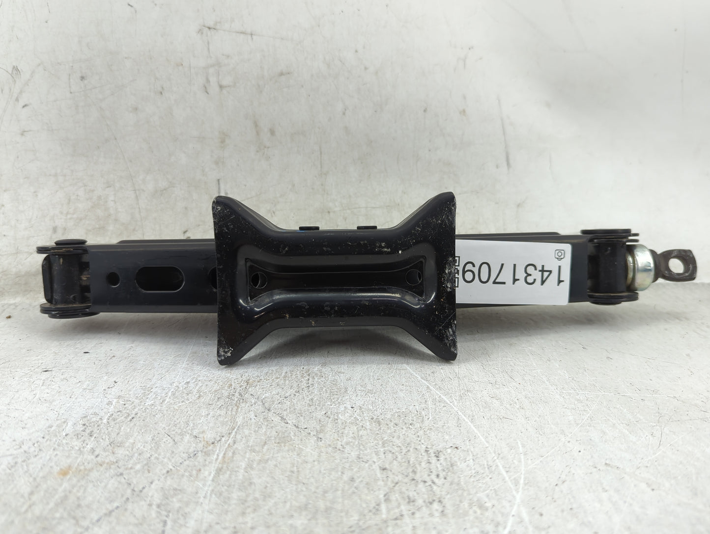2017 Hyundai Sonata Spare Scissor Car Jack - Oemusedautoparts1.com