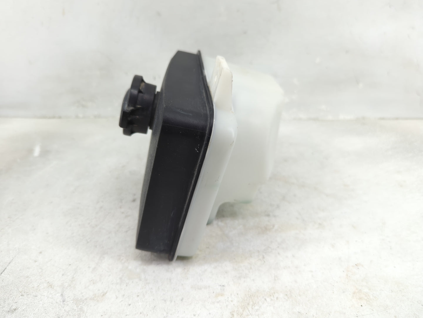 2015-2019 Hyundai Sonata Radiator Coolant Overflow Expansion Tank Bottle 1433258 - Oemusedautoparts1.com