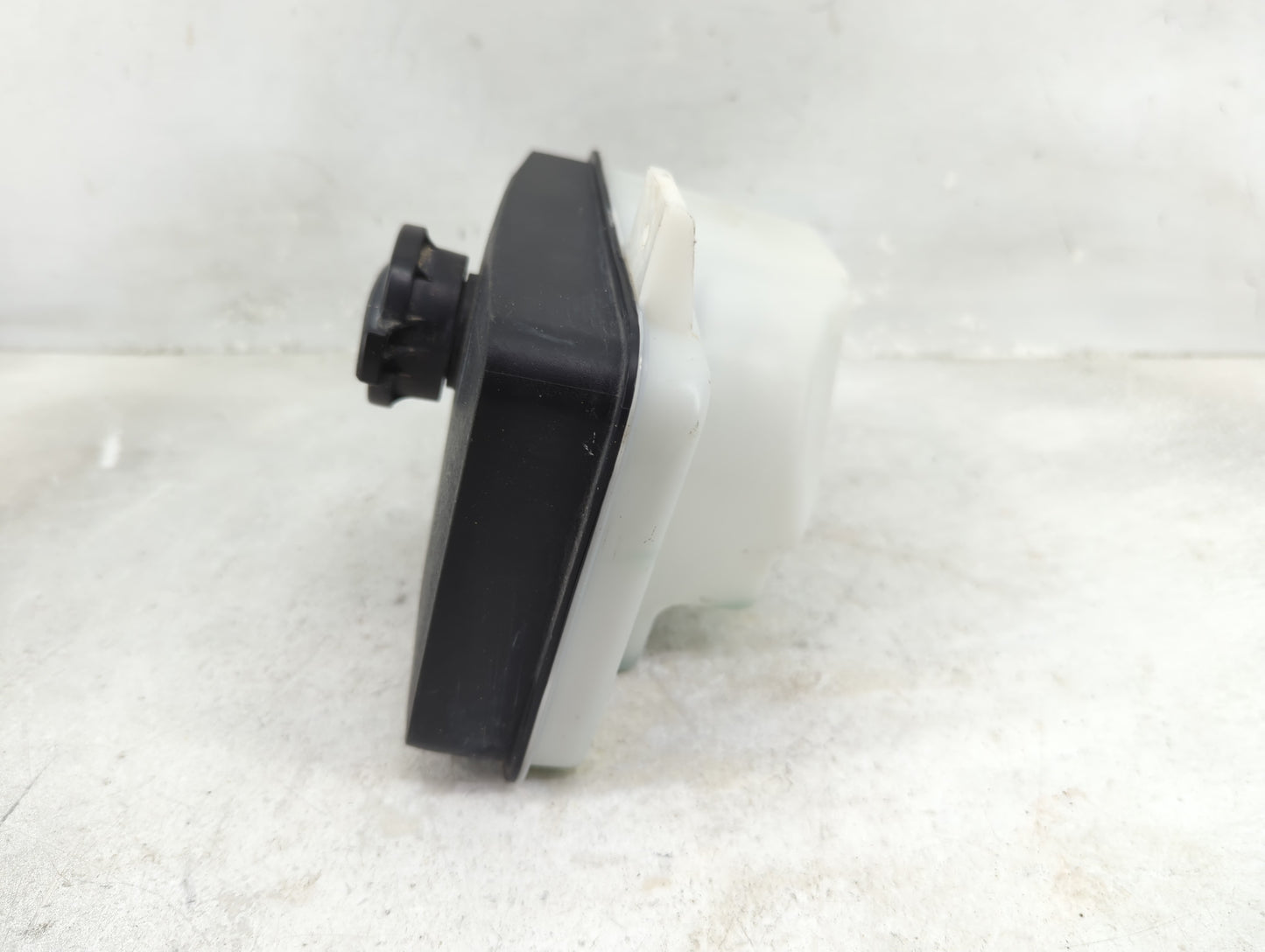 2015-2019 Hyundai Sonata Radiator Coolant Overflow Expansion Tank Bottle 1433258 - Oemusedautoparts1.com