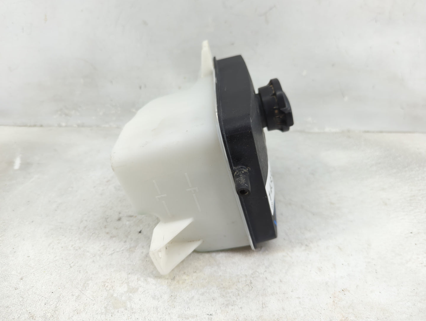 2015-2019 Hyundai Sonata Radiator Coolant Overflow Expansion Tank Bottle 1433258 - Oemusedautoparts1.com