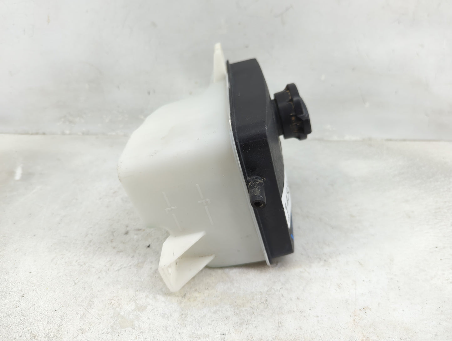 2015-2019 Hyundai Sonata Radiator Coolant Overflow Expansion Tank Bottle 1433258 - Oemusedautoparts1.com