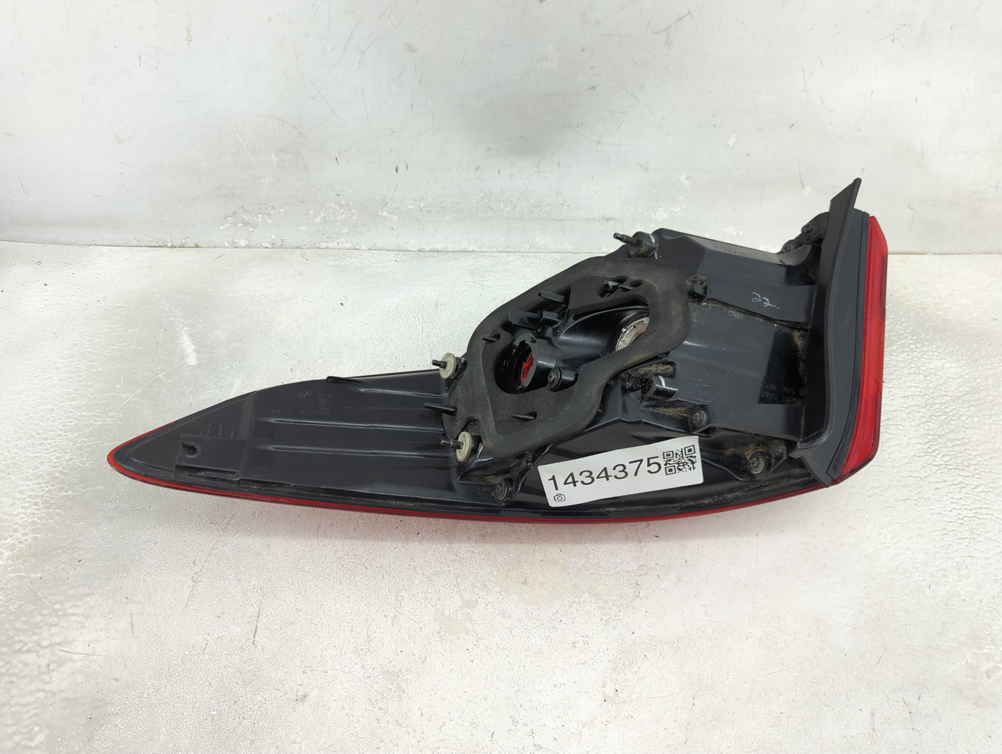 2015-2017 Hyundai Sonata Tail Light Assembly Passenger Right OEM P/N:92401-C2000 Fits Fits 2015 2016 2017 OEM Used Auto Part