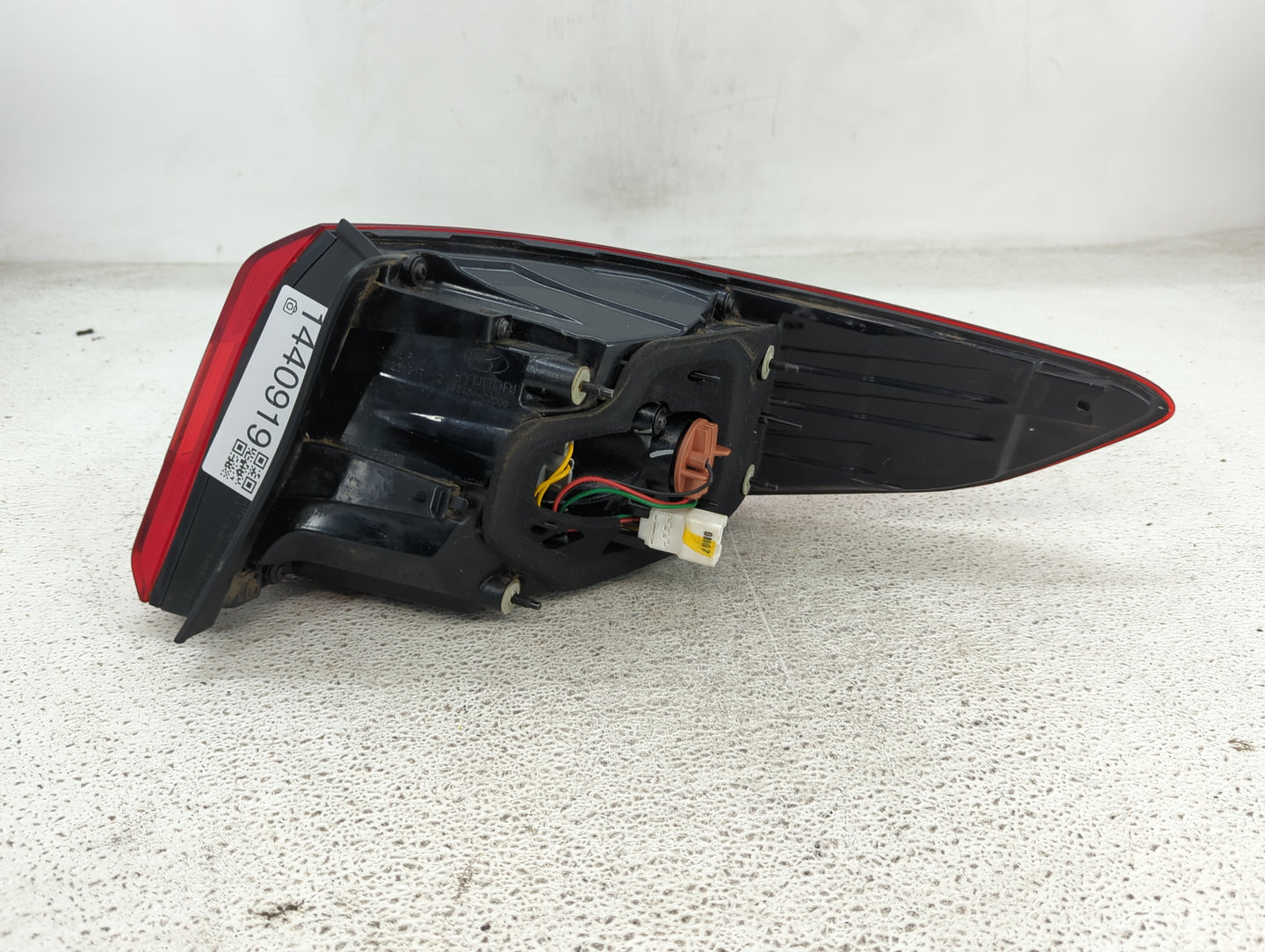 2015-2017 Hyundai Sonata Tail Light Assembly Driver Left OEM P/N:92401-C2000 Fits Fits 2015 2016 2017 OEM Used Auto Parts - 