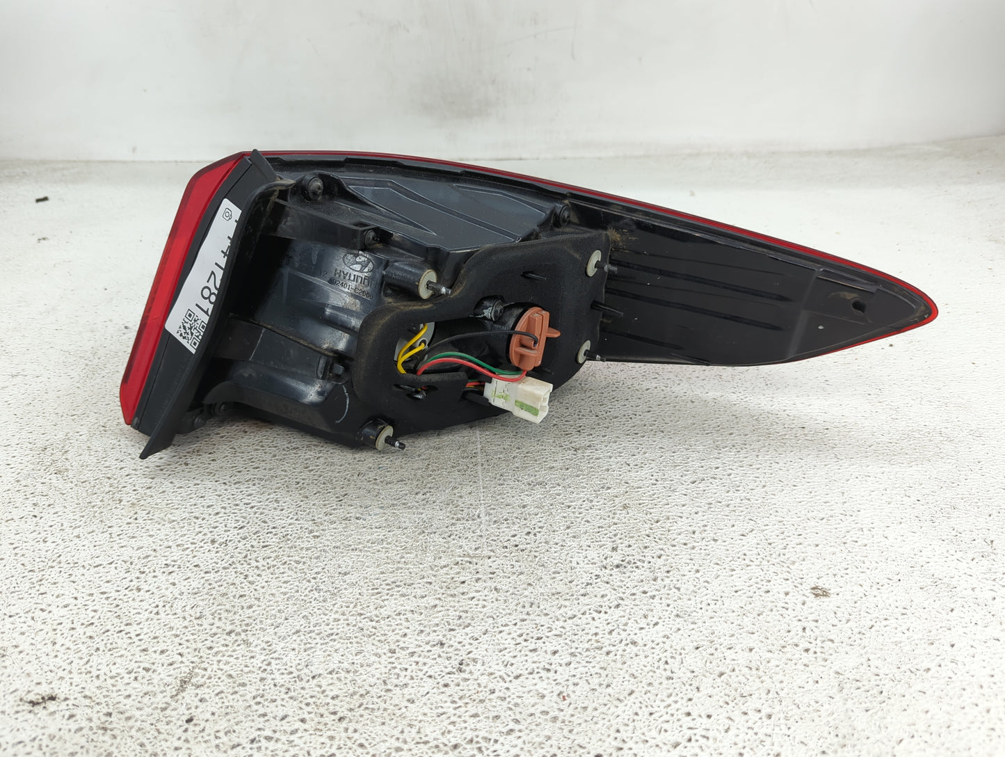 2015-2017 Hyundai Sonata Tail Light Assembly Driver Left OEM P/N:92401-C2000 Fits Fits 2015 2016 2017 OEM Used Auto Parts - 