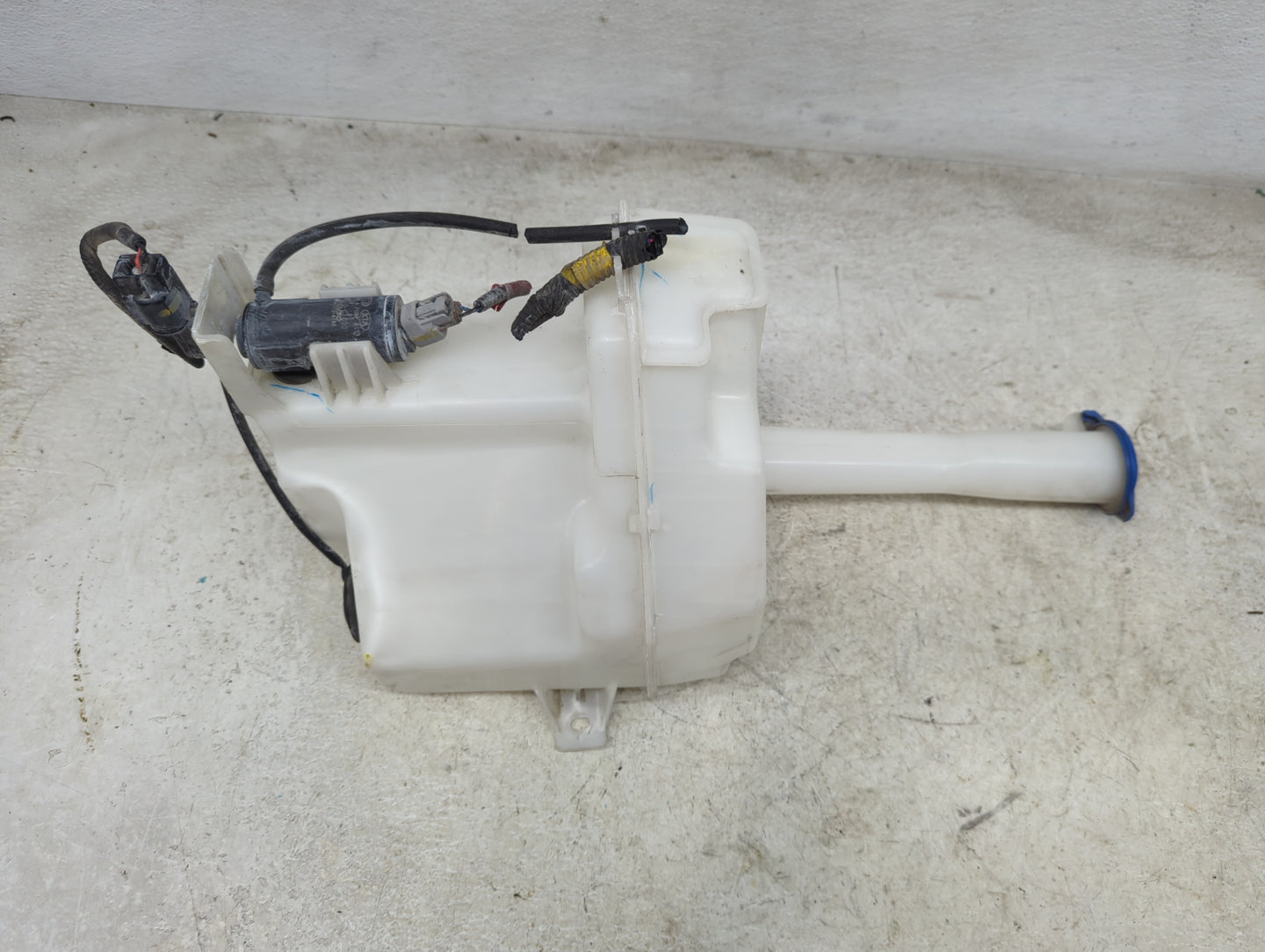 2015-2019 Hyundai Sonata Windshield Washer Fluid Reservoir Bottle Oem - Oemusedautoparts1.com