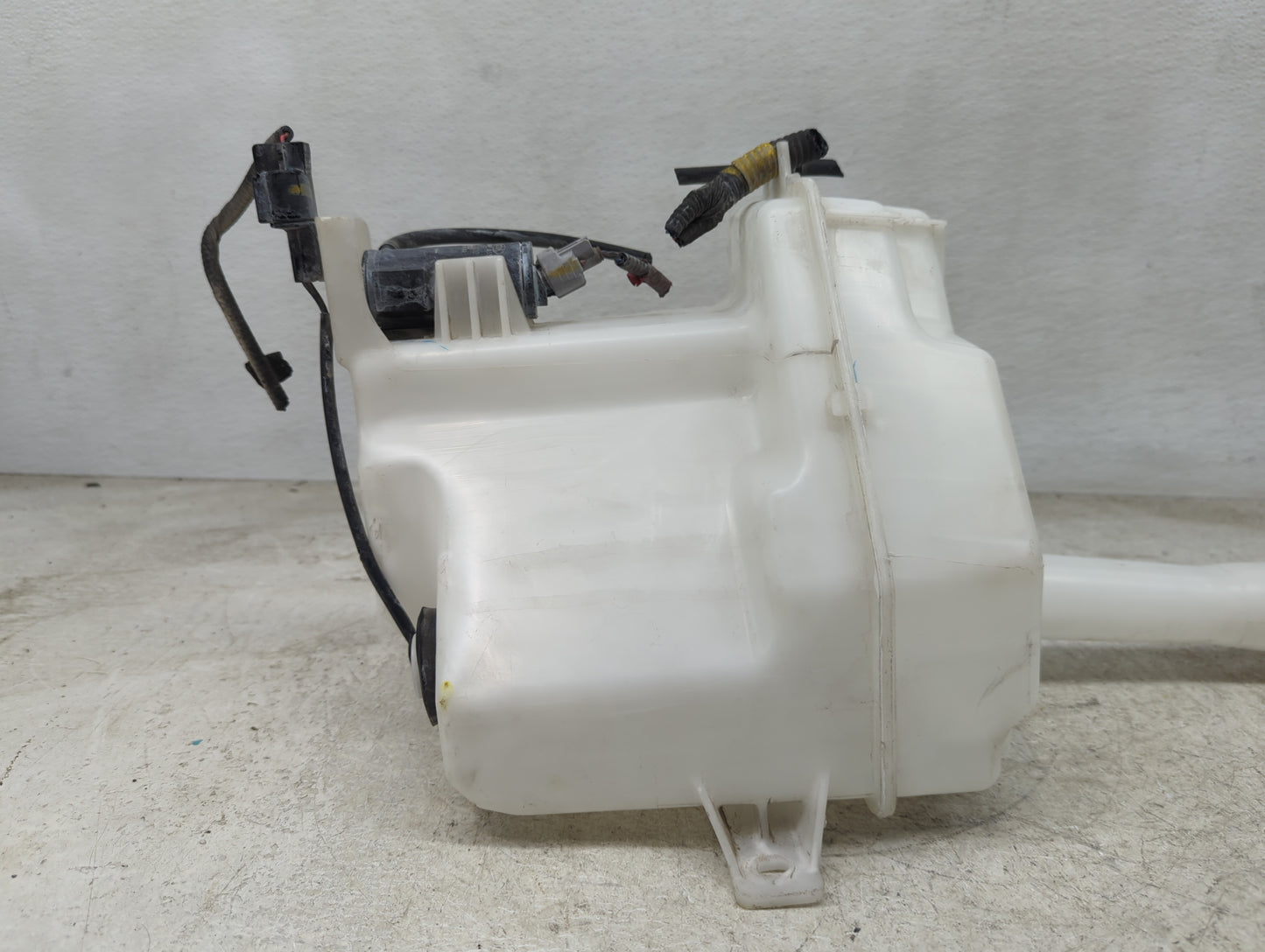 2015-2019 Hyundai Sonata Windshield Washer Fluid Reservoir Bottle Oem - Oemusedautoparts1.com