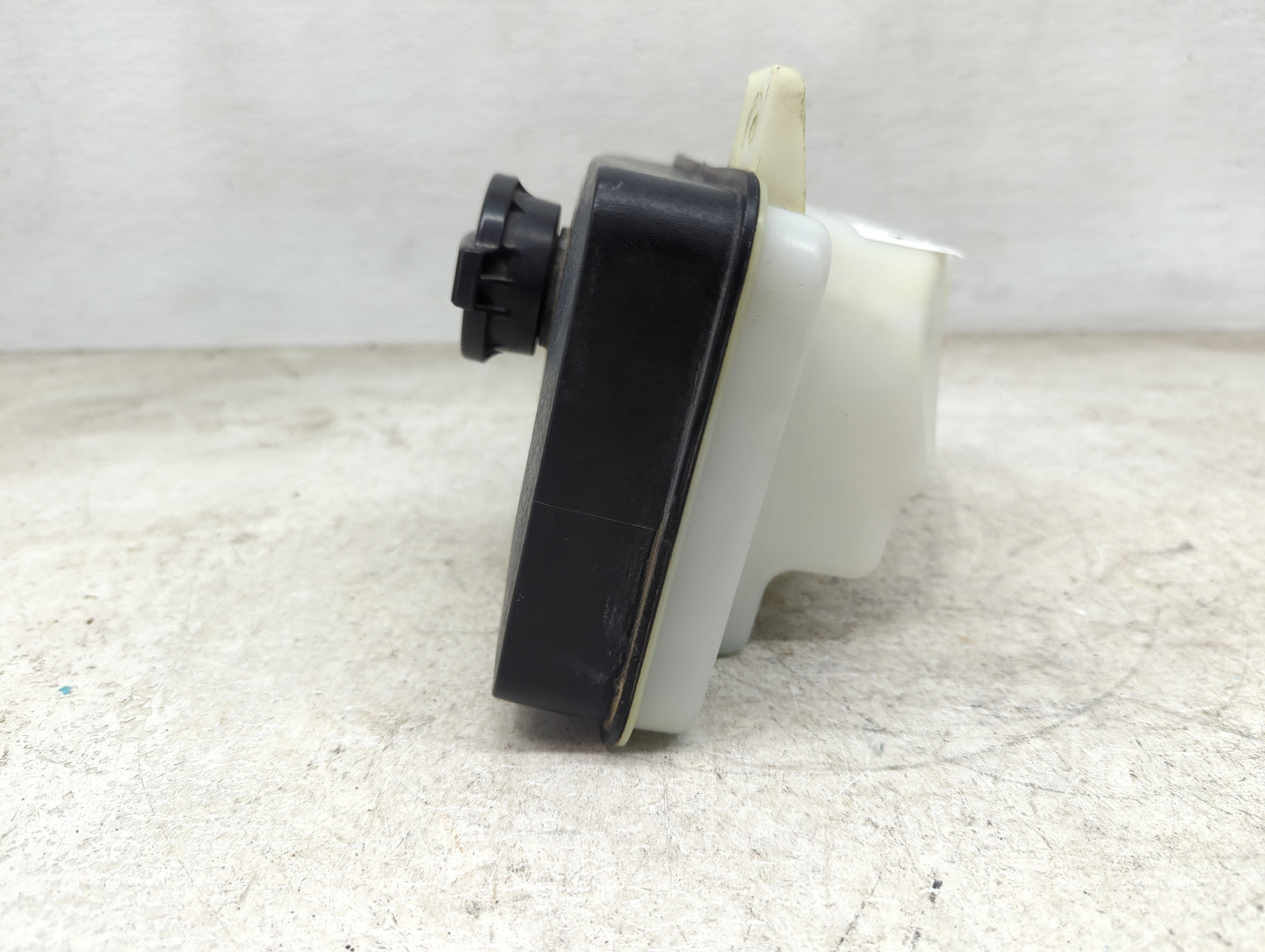2015-2019 Hyundai Sonata Radiator Coolant Overflow Expansion Tank Bottle 1449327 - Oemusedautoparts1.com