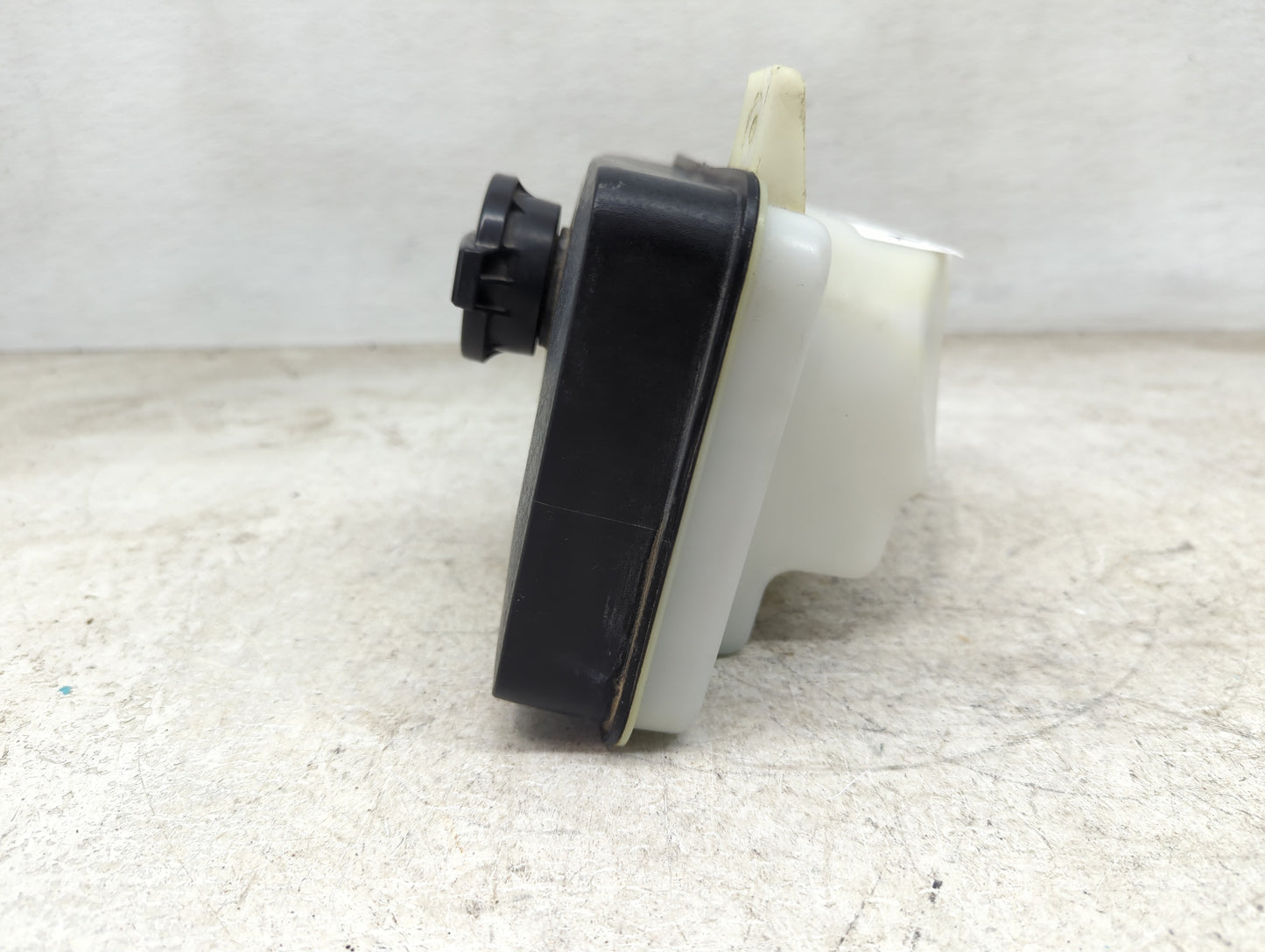 2015-2019 Hyundai Sonata Radiator Coolant Overflow Expansion Tank Bottle 1449327 - Oemusedautoparts1.com