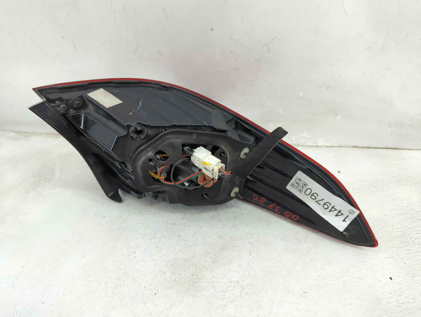 2015-2017 Hyundai Sonata Tail Light Assembly Passenger Right OEM P/N:92402-C2000 Fits Fits 2015 2016 2017 OEM Used Auto Part