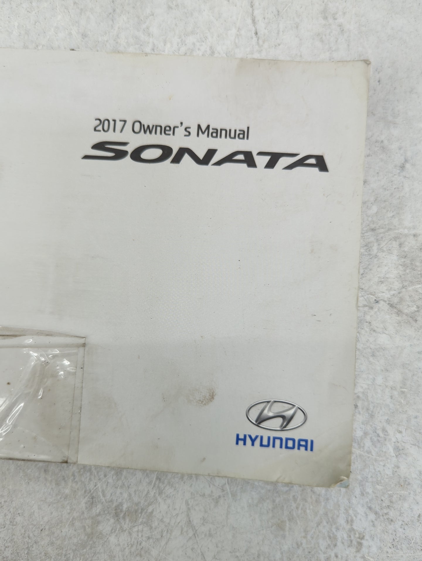 2017 Hyundai Sonata Owners Manual Book Guide P/N:HC10-EU69D OEM Used Auto Parts - Oemusedautoparts1.com
