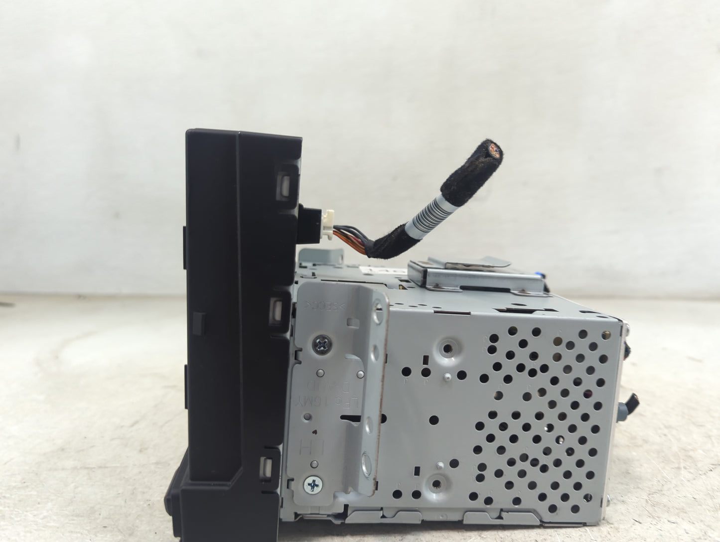 2016-2017 Hyundai Sonata Radio AM FM Cd Player Receiver Replacement Fits Fits 2016 2017 OEM Used Auto Parts - Oemusedautopar
