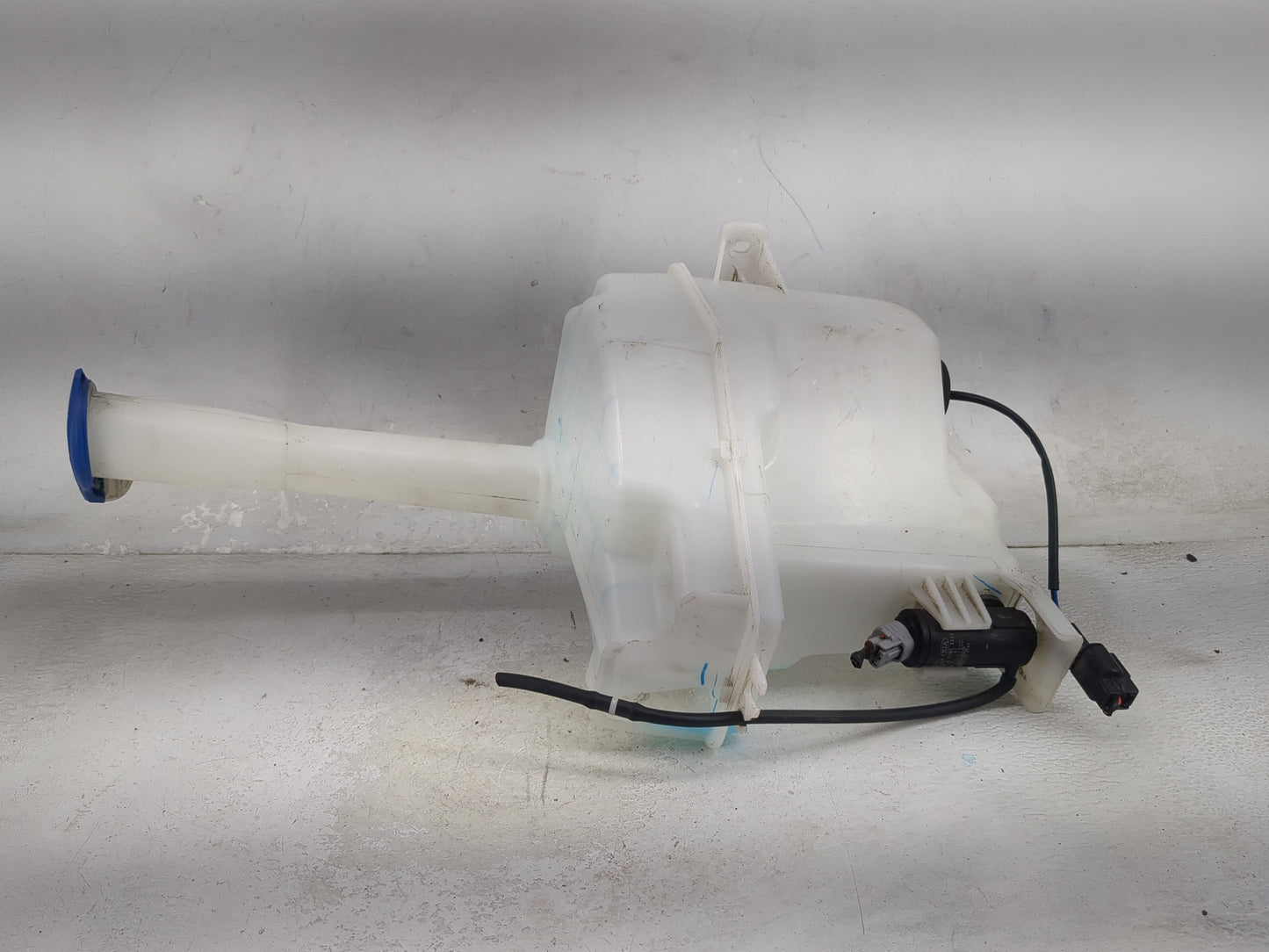 2015-2019 Hyundai Sonata Windshield Washer Fluid Reservoir Bottle Oem 1473974 - Oemusedautoparts1.com