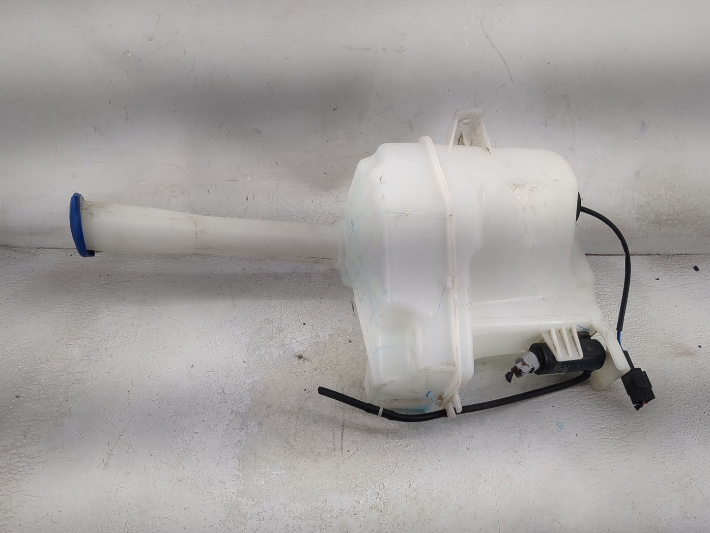 2015-2019 Hyundai Sonata Windshield Washer Fluid Reservoir Bottle Oem 1473974 - Oemusedautoparts1.com