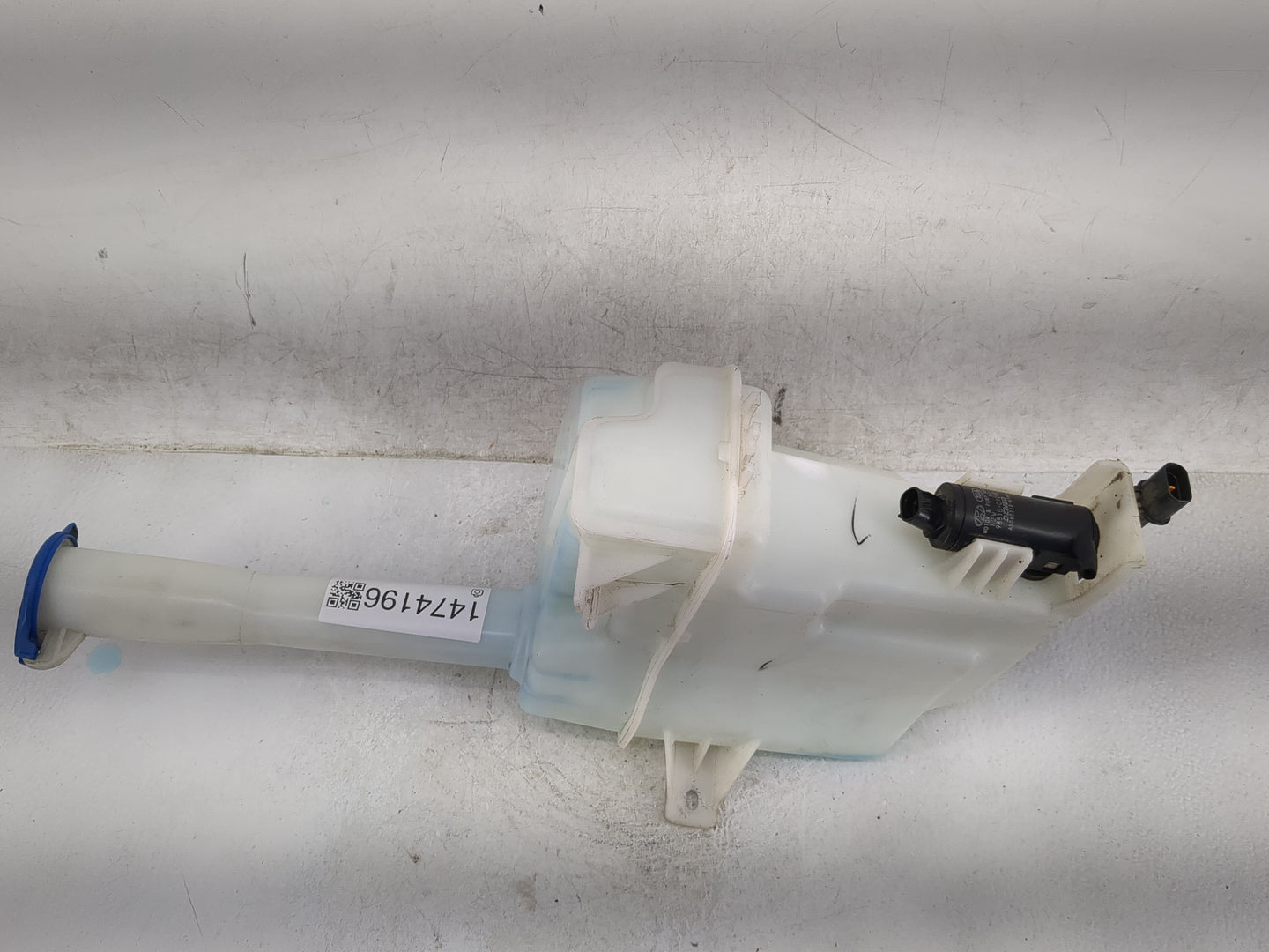 2015-2019 Hyundai Sonata Windshield Washer Fluid Reservoir Bottle Oem 1474196 - Oemusedautoparts1.com