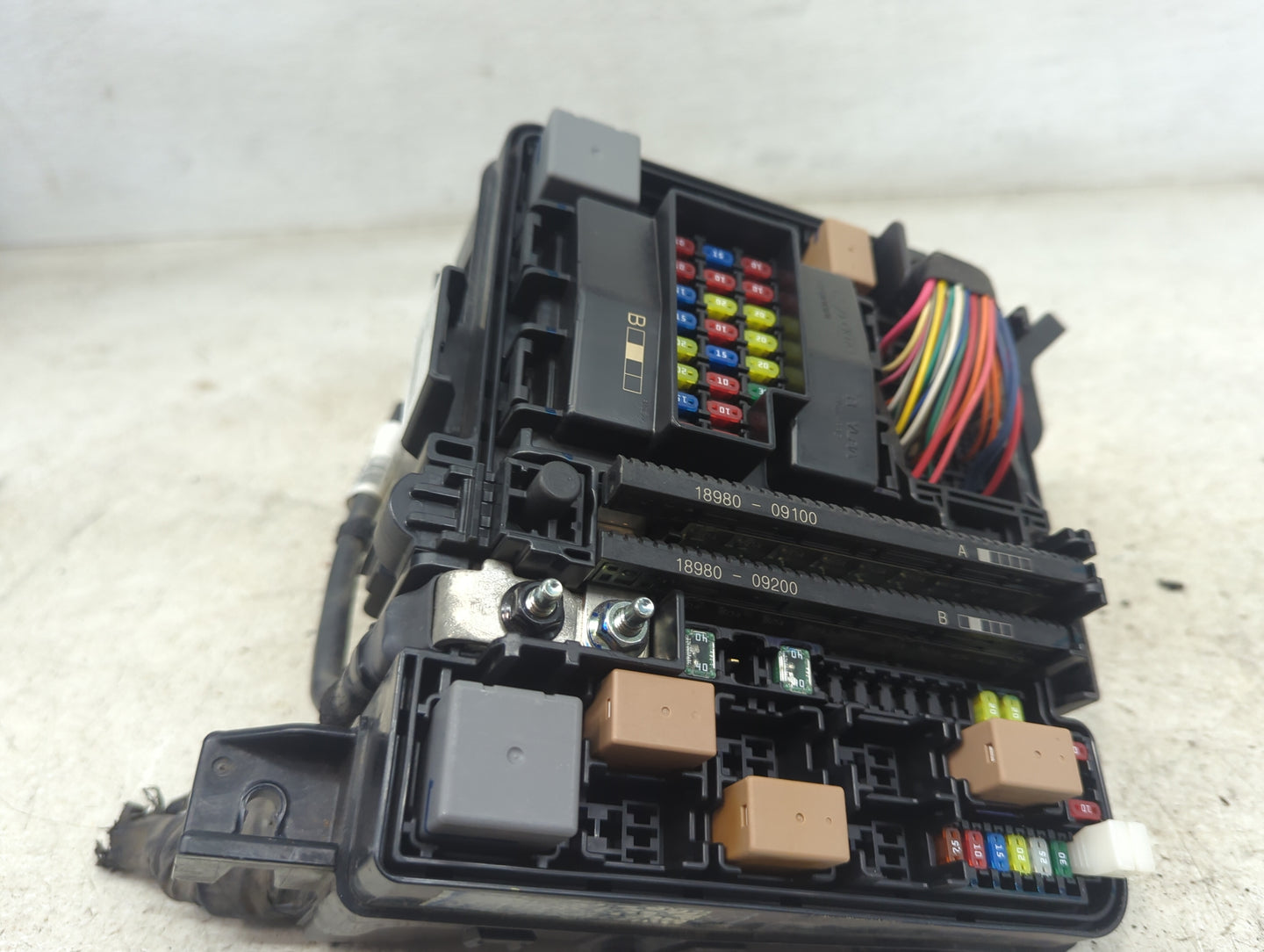 2015 Hyundai Sonata Fusebox Fuse Box Panel Relay Module P/N:18980-09100 18980-09200, 91850C2010, 292190827 Fits OEM Used Aut