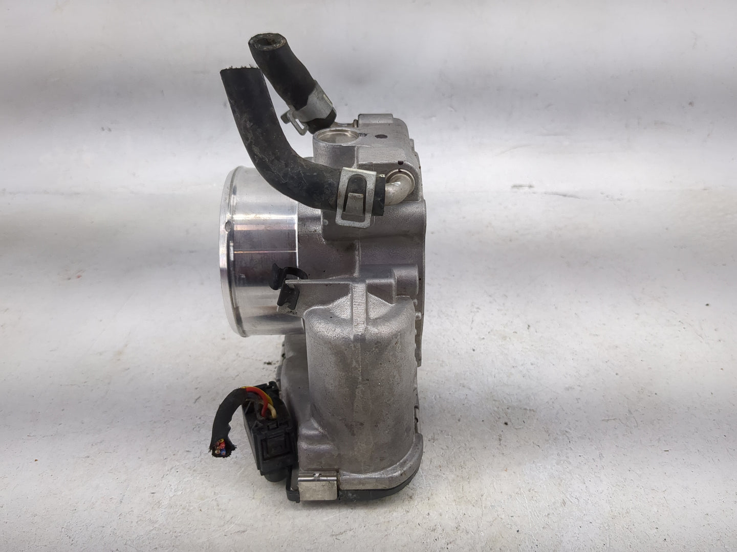 2015-2019 Hyundai Sonata Throttle Body P/N:35100-2G600 0280750618 Fits Fits 2015 2016 2017 2018 2019 2020 2021 OEM Used Auto