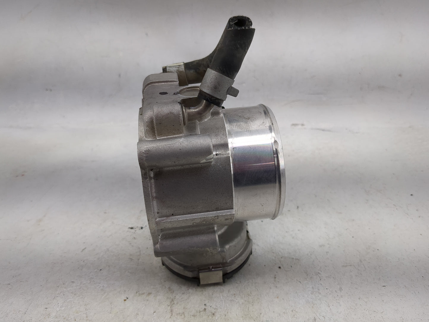 2015-2019 Hyundai Sonata Throttle Body P/N:35100-2G600 0280750618 Fits Fits 2015 2016 2017 2018 2019 2020 2021 OEM Used Auto