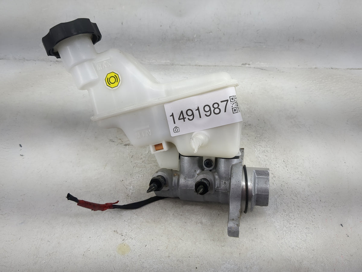 2015-2019 Hyundai Sonata Brake Master Cylinder 1491987 - Oemusedautoparts1.com
