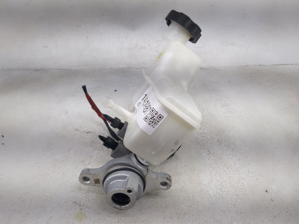 2015-2019 Hyundai Sonata Brake Master Cylinder 1491987 - Oemusedautoparts1.com