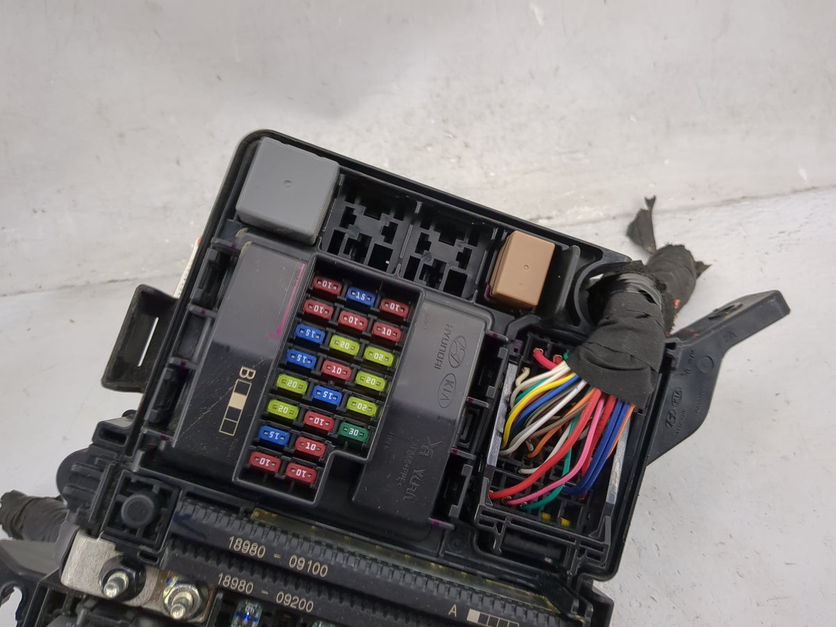 2016-2017 Hyundai Sonata Fusebox Fuse Box Panel Relay Module P/N:91950-C1820 18980-09100, 18980-09200 Fits Fits 2016 2017 OE