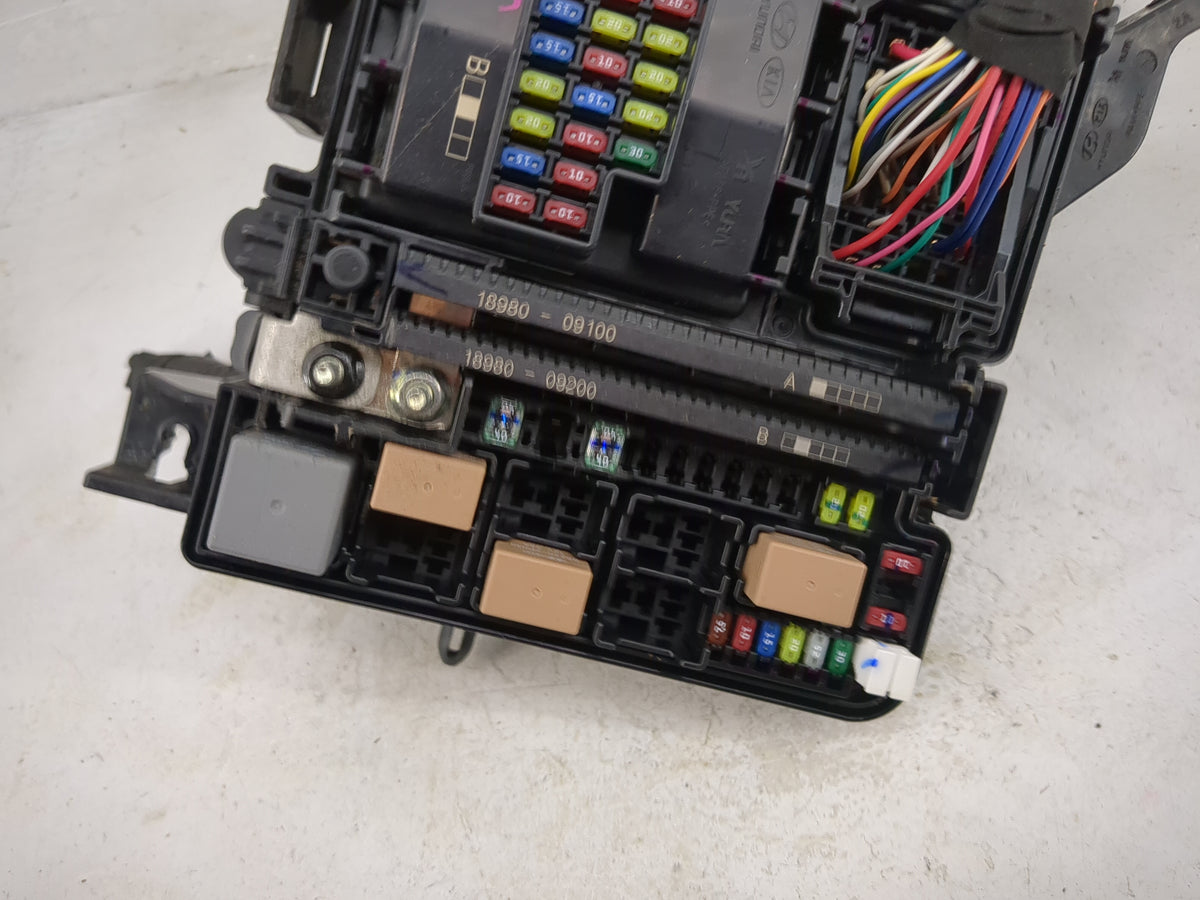 2016-2017 Hyundai Sonata Fusebox Fuse Box Panel Relay Module P/N:91950-C1820 18980-09100, 18980-09200 Fits Fits 2016 2017 OE