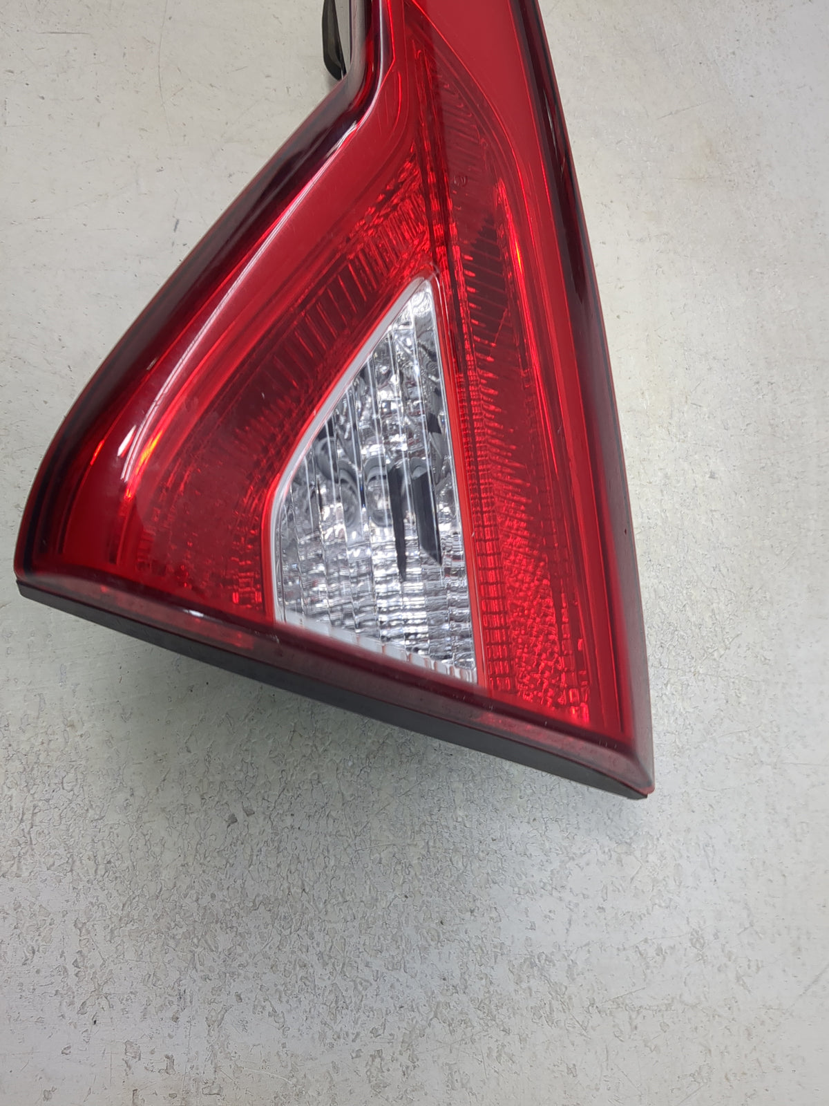 2015 Hyundai Sonata Passenger Right Side Deck Lid Mounted Tail Light 1512290 - Oemusedautoparts1.com