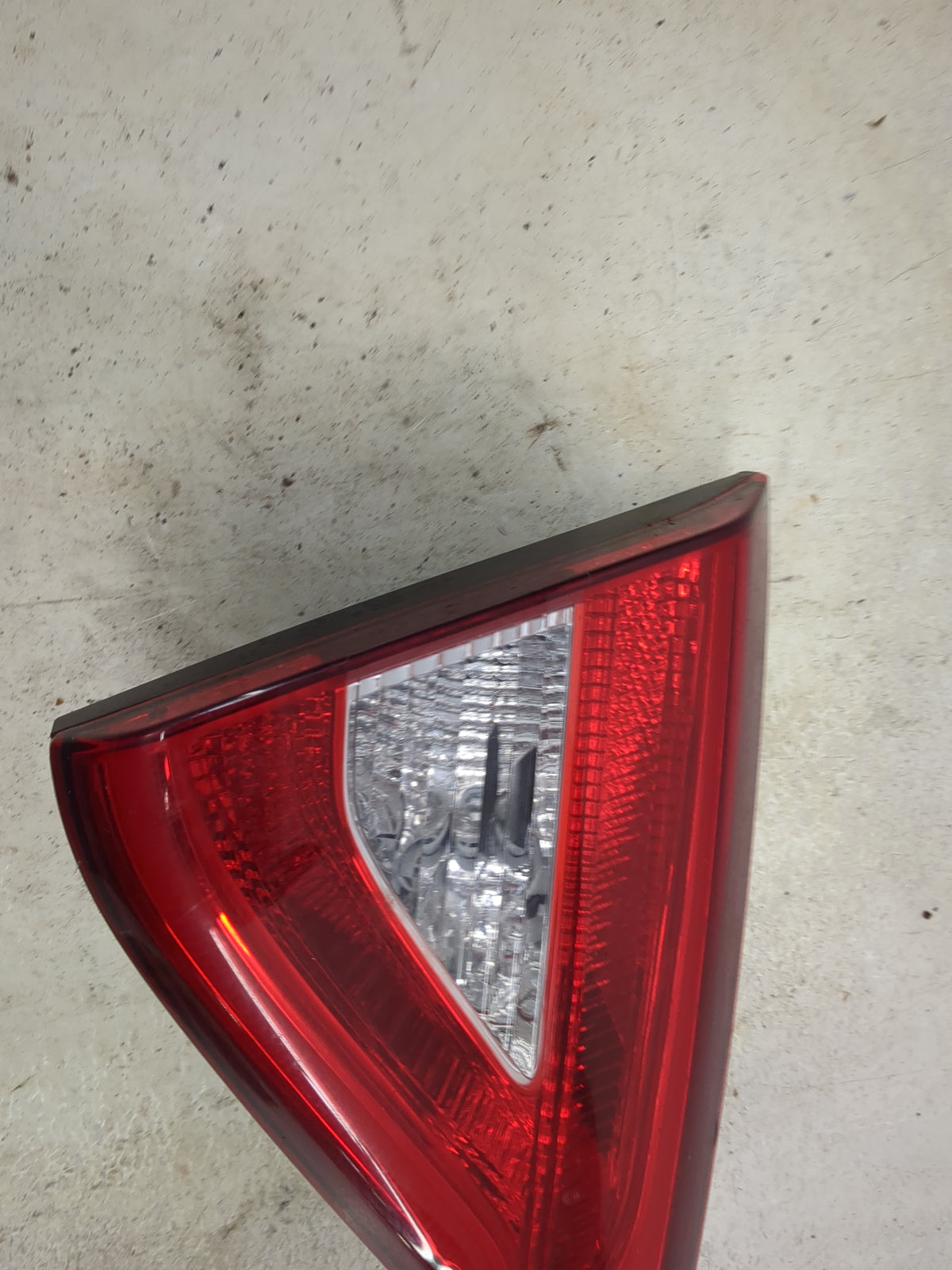2015-2017 Hyundai Sonata Driver Left Side Deck Lid Mounted Tail Light 1512420 - Oemusedautoparts1.com
