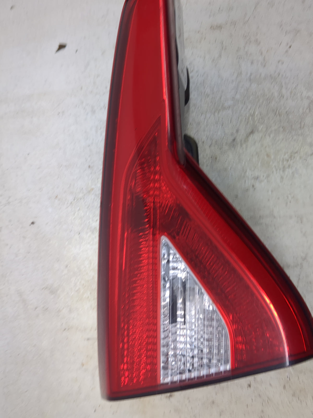 2015-2017 Hyundai Sonata Driver Left Side Deck Lid Mounted Tail Light 1512420 - Oemusedautoparts1.com