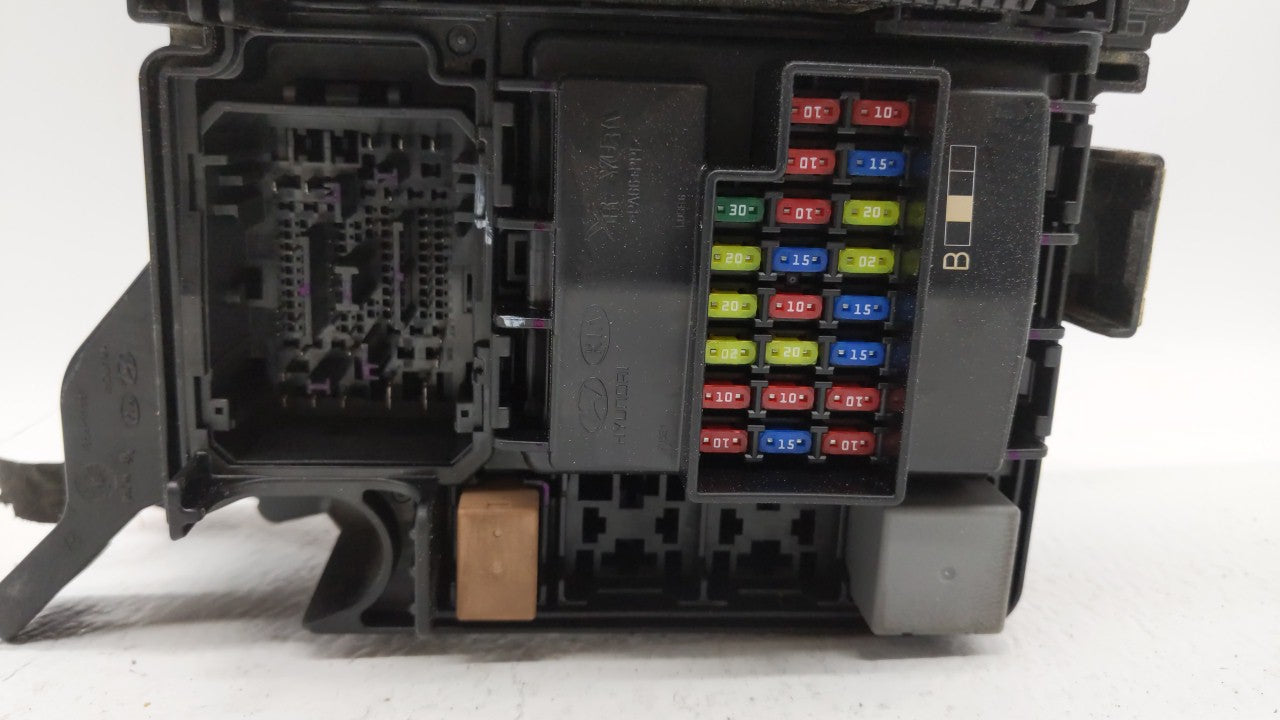2016-2017 Hyundai Sonata Fusebox Fuse Box Panel Relay Module P/N:91277C2570LC Fits Fits 2016 2017 OEM Used Auto Parts - Oemu