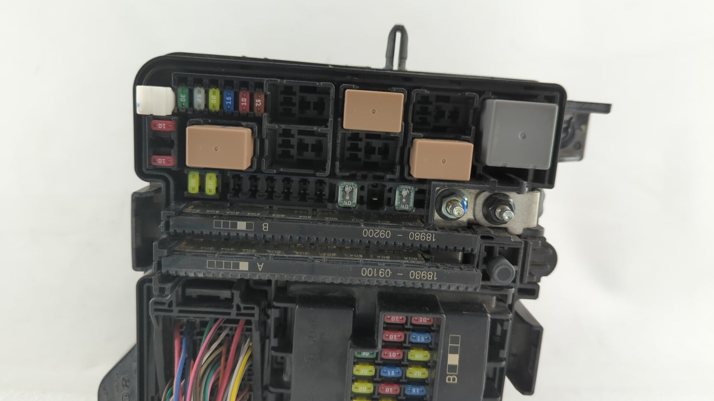 2016-2017 Hyundai Sonata Fusebox Fuse Box Panel Relay Module P/N:91277C2570LC Fits Fits 2016 2017 OEM Used Auto Parts - Oemu