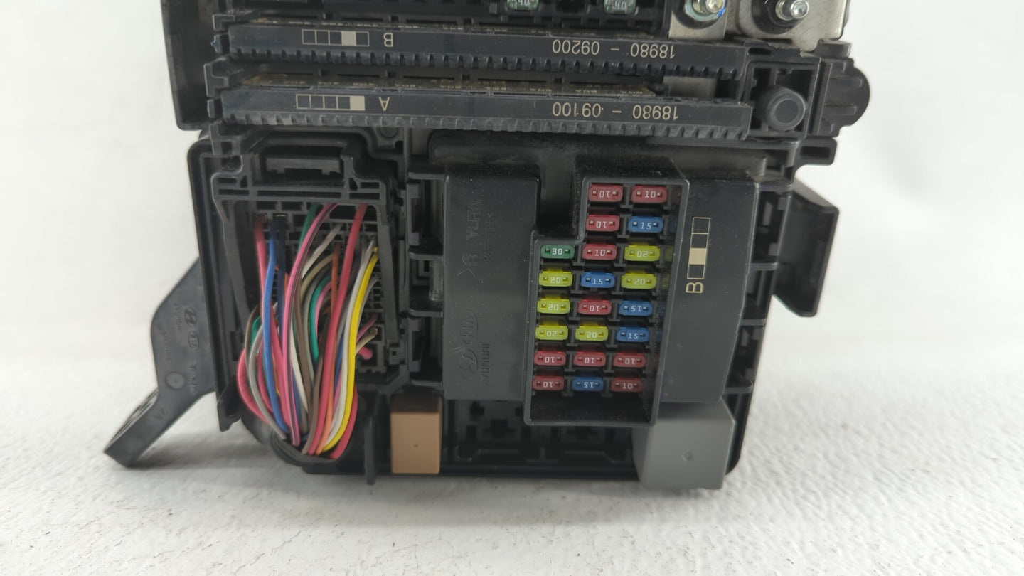 2016-2017 Hyundai Sonata Fusebox Fuse Box Panel Relay Module P/N:91277C2570LC Fits Fits 2016 2017 OEM Used Auto Parts - Oemu