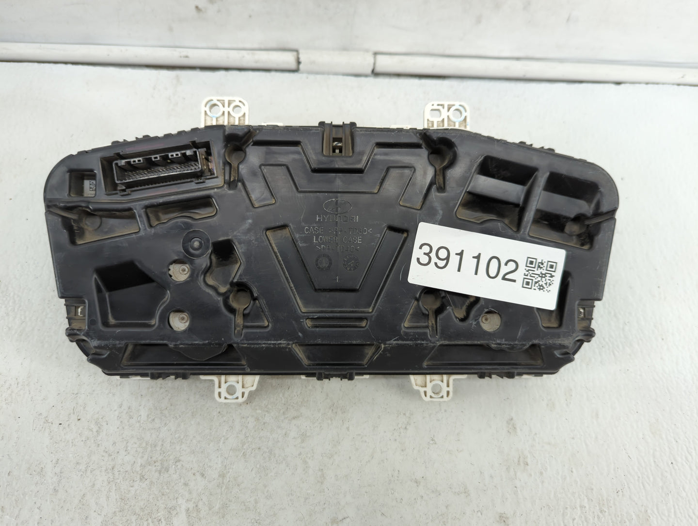 2016-2017 Hyundai Sonata Instrument Cluster Speedometer Gauges P/N:94001-C2201 Fits Fits 2016 2017 OEM Used Auto Parts - Oem