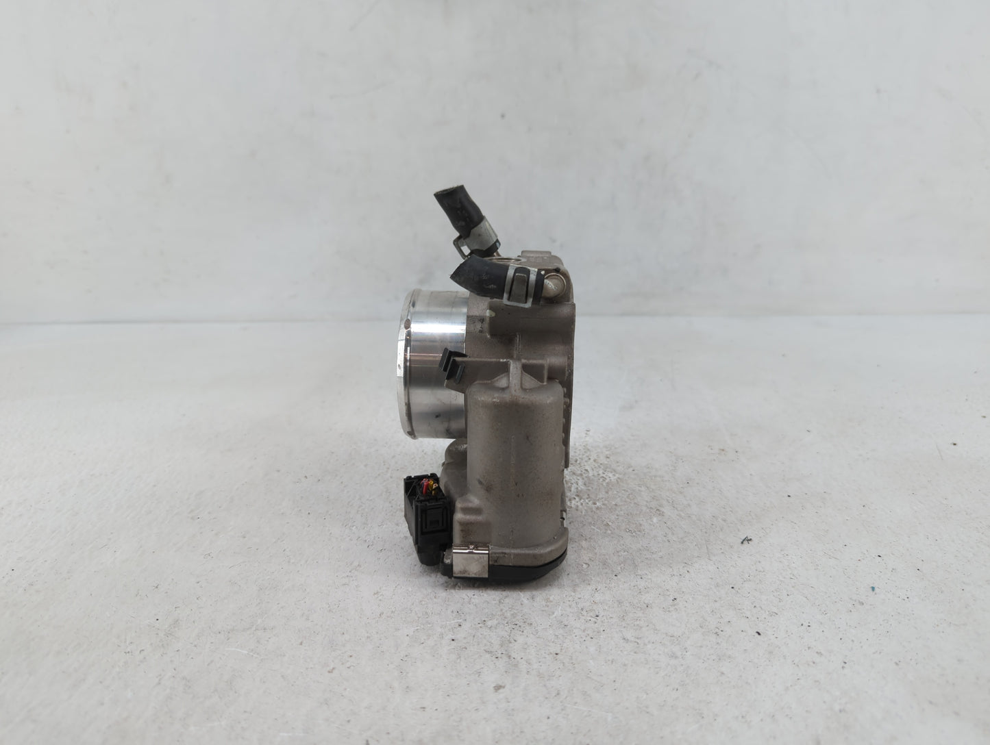2015-2019 Hyundai Sonata Throttle Body P/N:35100-2G600 Fits Fits 2015 2016 2017 2018 2019 OEM Used Auto Parts - Oemusedautop
