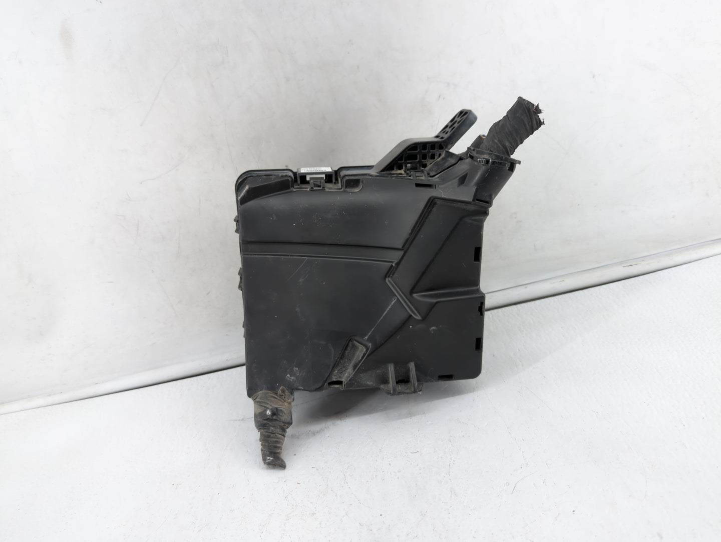 2016-2017 Hyundai Sonata Fusebox Fuse Box Panel Relay Module P/N:91277C2570LC Fits Fits 2016 2017 OEM Used Auto Parts - Oemu