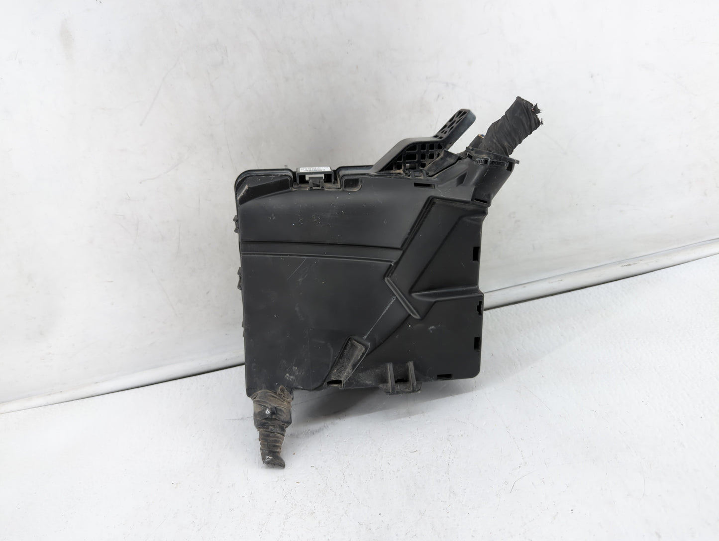 2016-2017 Hyundai Sonata Fusebox Fuse Box Panel Relay Module P/N:91277C2570LC Fits Fits 2016 2017 OEM Used Auto Parts - Oemu