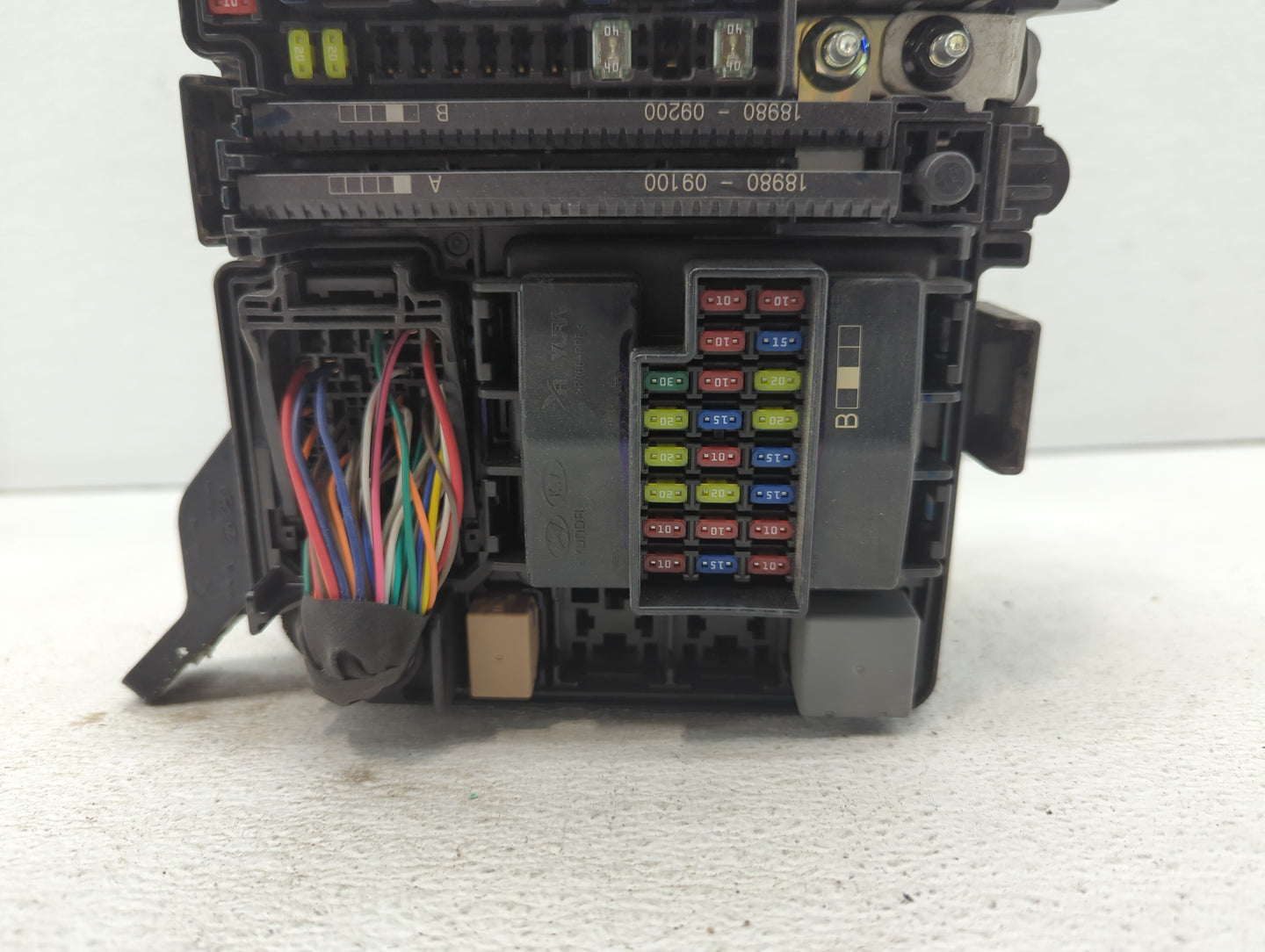 2016-2017 Hyundai Sonata Fusebox Fuse Box Panel Relay Module P/N:91271C2050LB 6423-0102-7, 91277C2570LC Fits Fits 2016 2017 