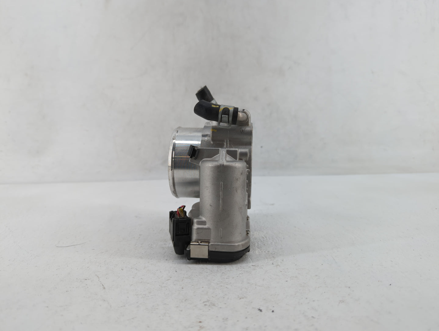 2015-2019 Hyundai Sonata Throttle Body P/N:35100-2G600 Fits Fits 2015 2016 2017 2018 2019 2020 2021 OEM Used Auto Parts - Oe