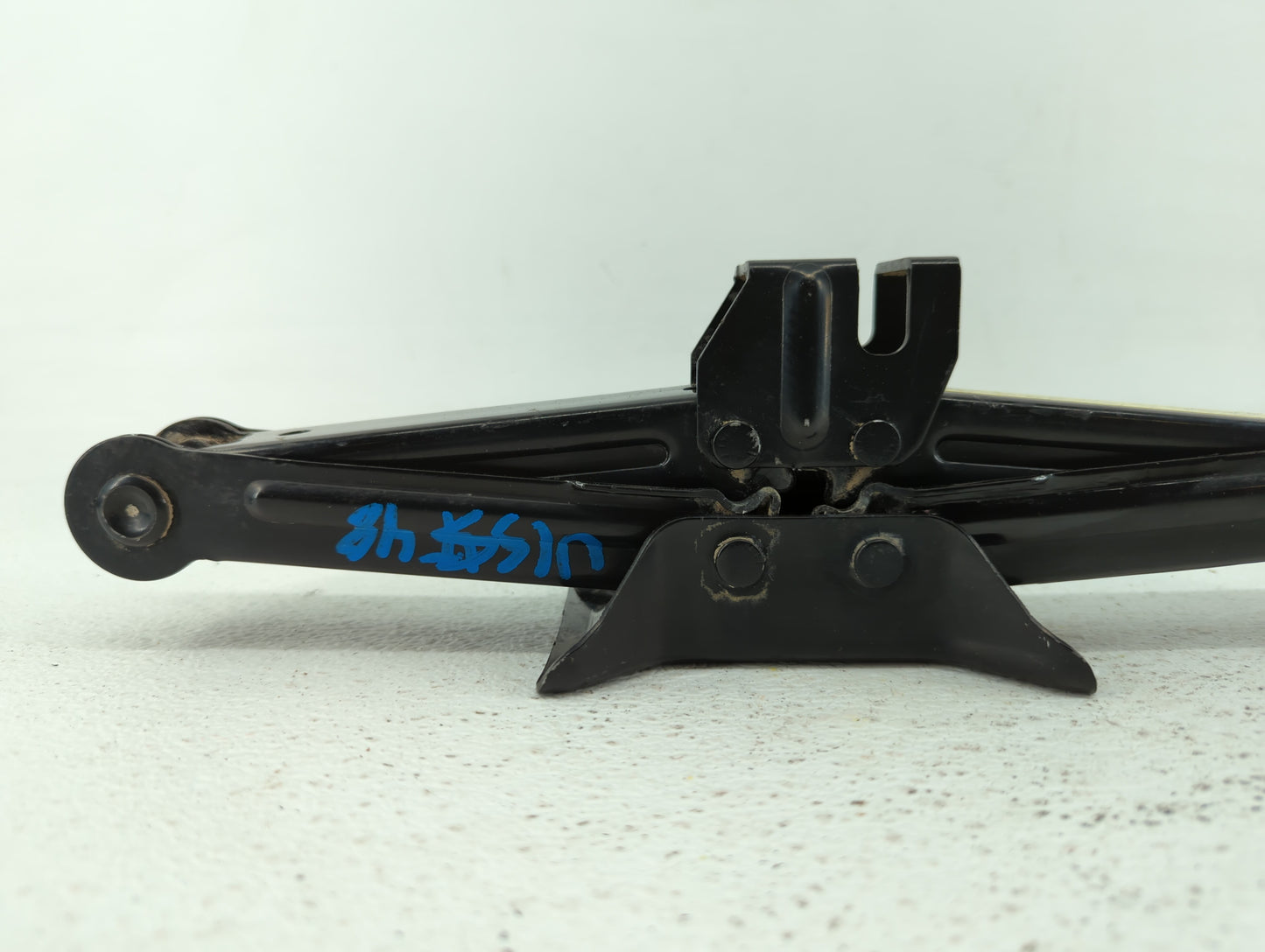 2017 Hyundai Sonata Spare Scissor Car Jack - Oemusedautoparts1.com