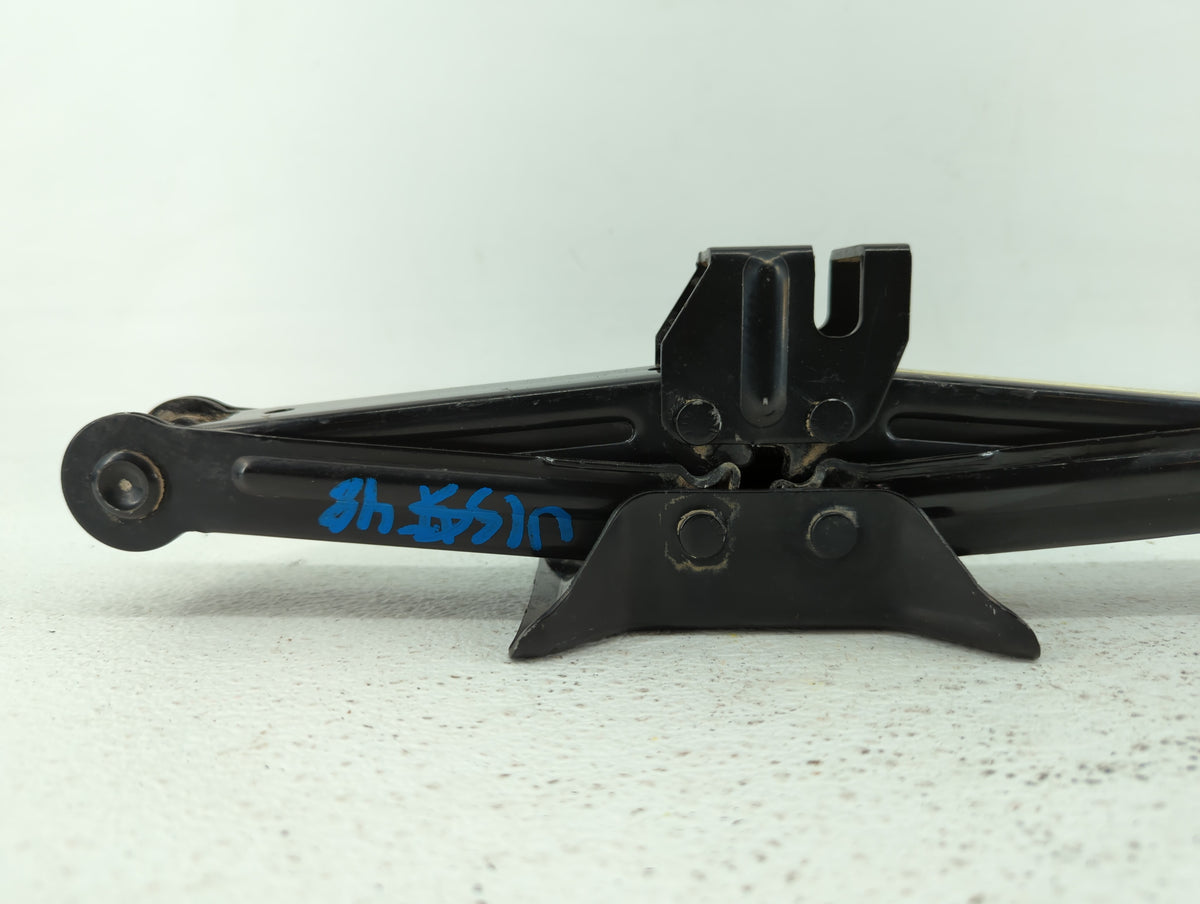 2017 Hyundai Sonata Spare Scissor Car Jack 415005 - Oemusedautoparts1.com
