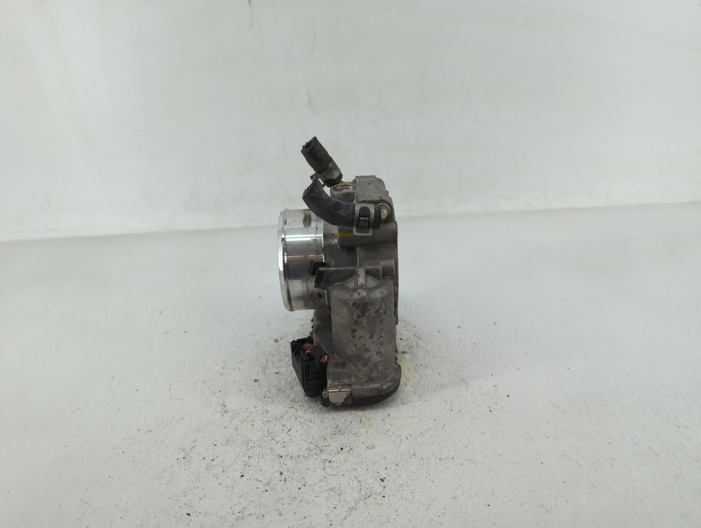 2015-2019 Hyundai Sonata Throttle Body P/N:35100-2G600 Fits Fits 2015 2016 2017 2018 2019 2020 2021 OEM Used Auto Parts - Oe