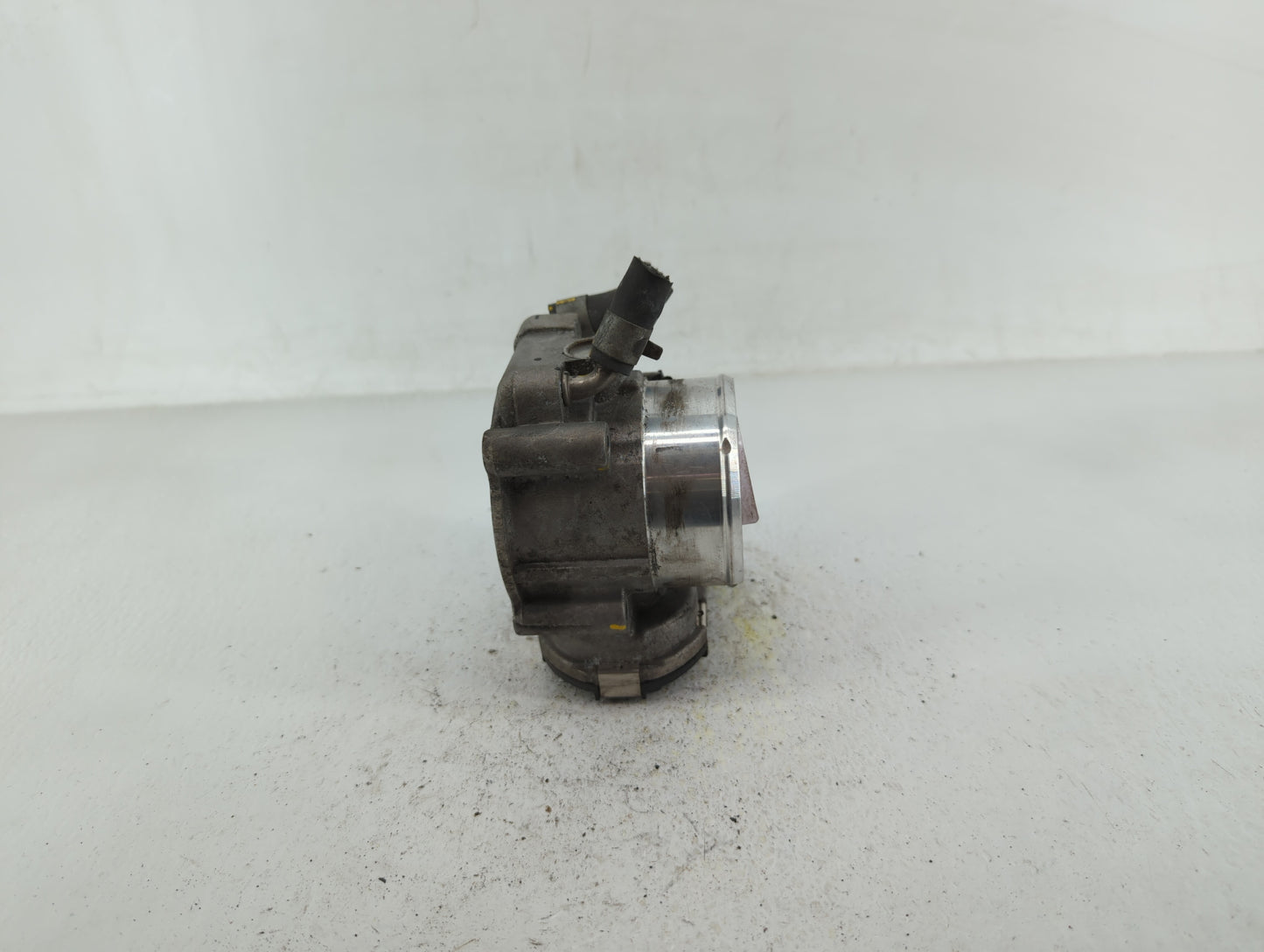 2015-2019 Hyundai Sonata Throttle Body P/N:35100-2G600 Fits Fits 2015 2016 2017 2018 2019 2020 2021 OEM Used Auto Parts - Oe