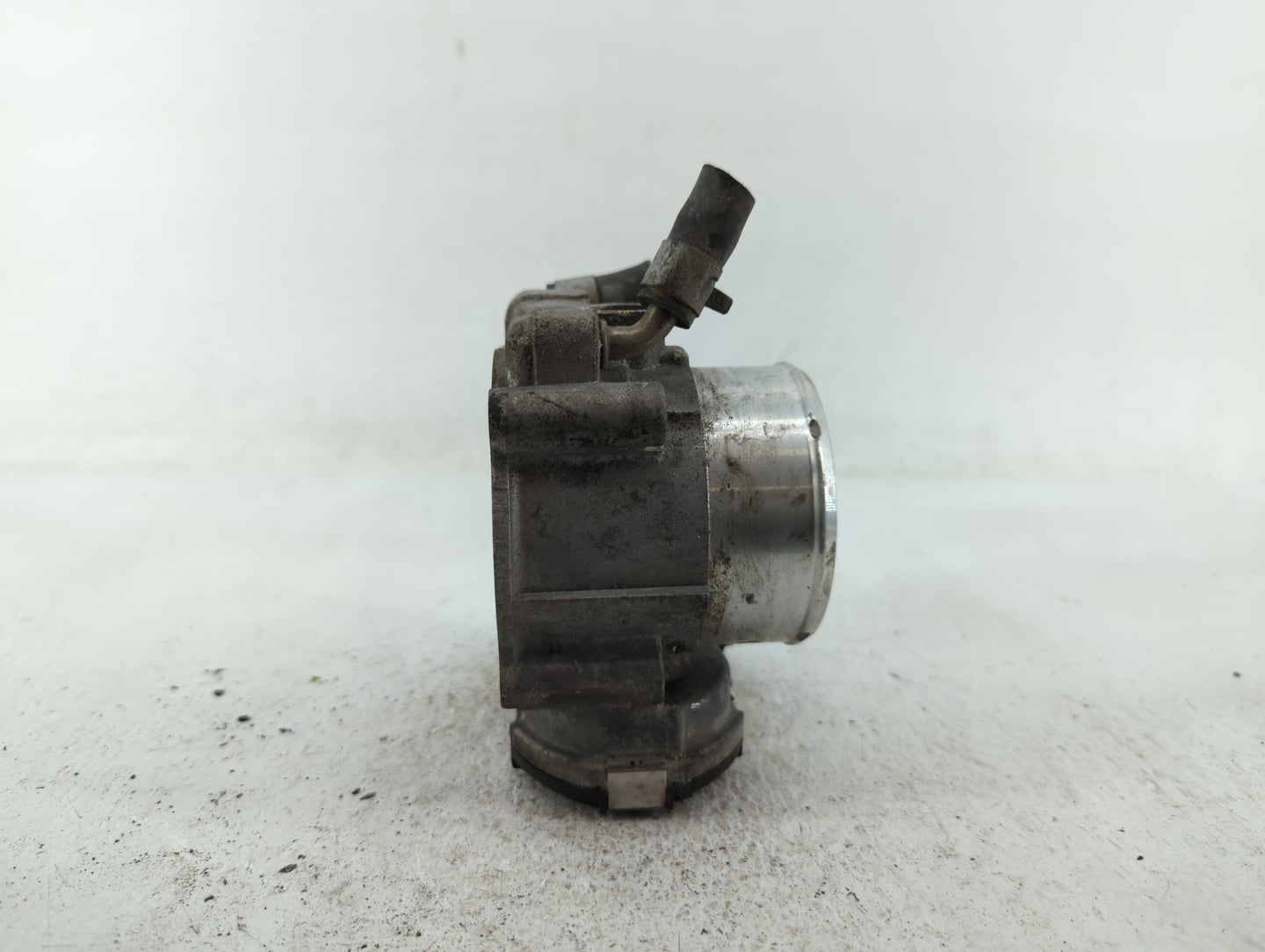 2015-2019 Hyundai Sonata Throttle Body P/N:35100-2G600 Fits Fits 2015 2016 2017 2018 2019 2020 2021 OEM Used Auto Parts - Oe