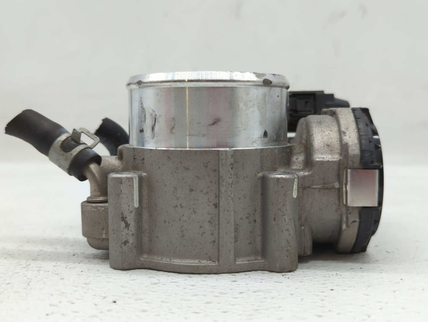 2015-2019 Hyundai Sonata Throttle Body P/N:35100-2G600 Fits Fits 2015 2016 2017 2018 2019 2020 2021 OEM Used Auto Parts - Oe