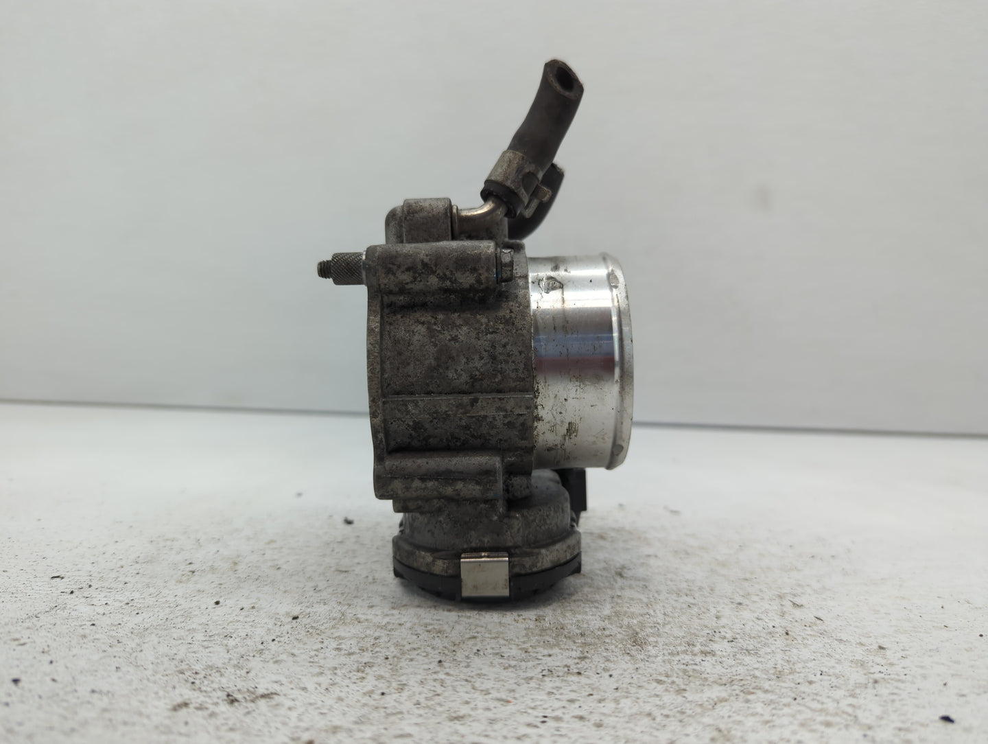 2015-2019 Hyundai Sonata Throttle Body P/N:35100-2G600 Fits Fits 2015 2016 2017 2018 2019 2020 2021 OEM Used Auto Parts - Oe