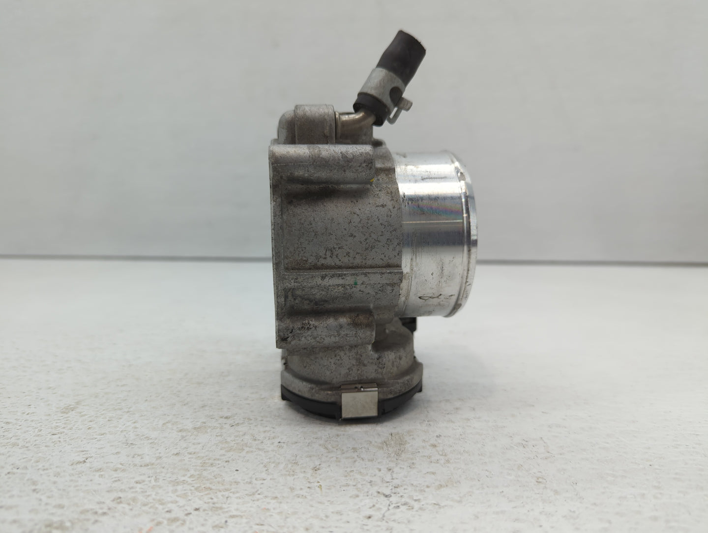 2015-2019 Hyundai Sonata Throttle Body P/N:35100-2G600 Fits Fits 2015 2016 2017 2018 2019 2020 2021 OEM Used Auto Parts - Oe