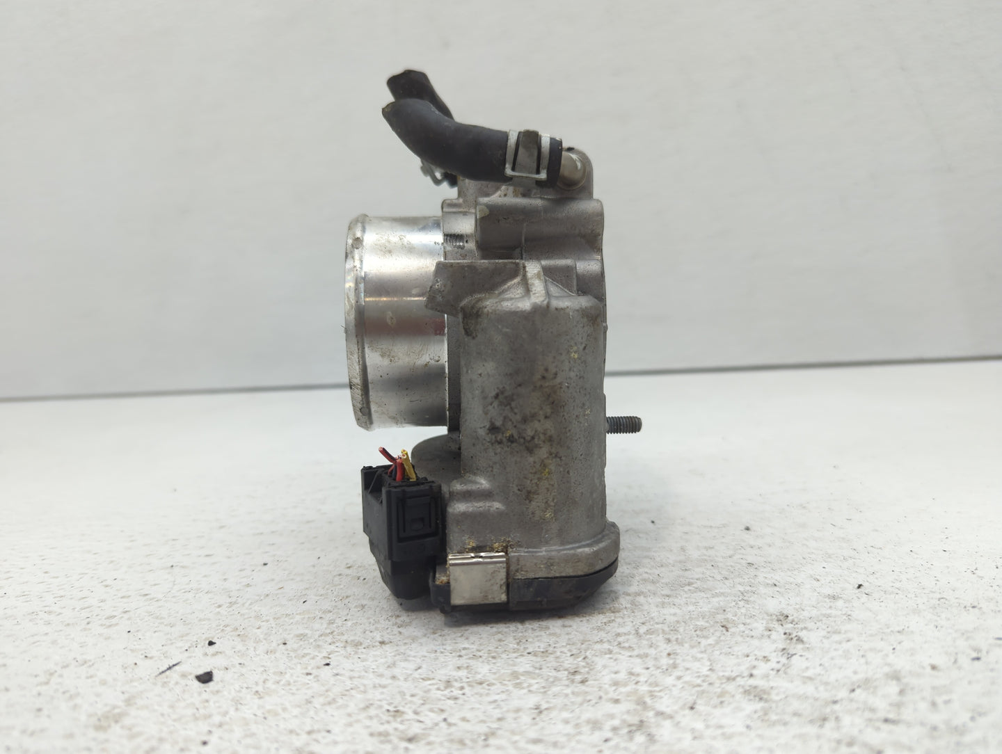 2015-2019 Hyundai Sonata Throttle Body P/N:35100-2G600 Fits Fits 2015 2016 2017 2018 2019 2020 2021 OEM Used Auto Parts - Oe