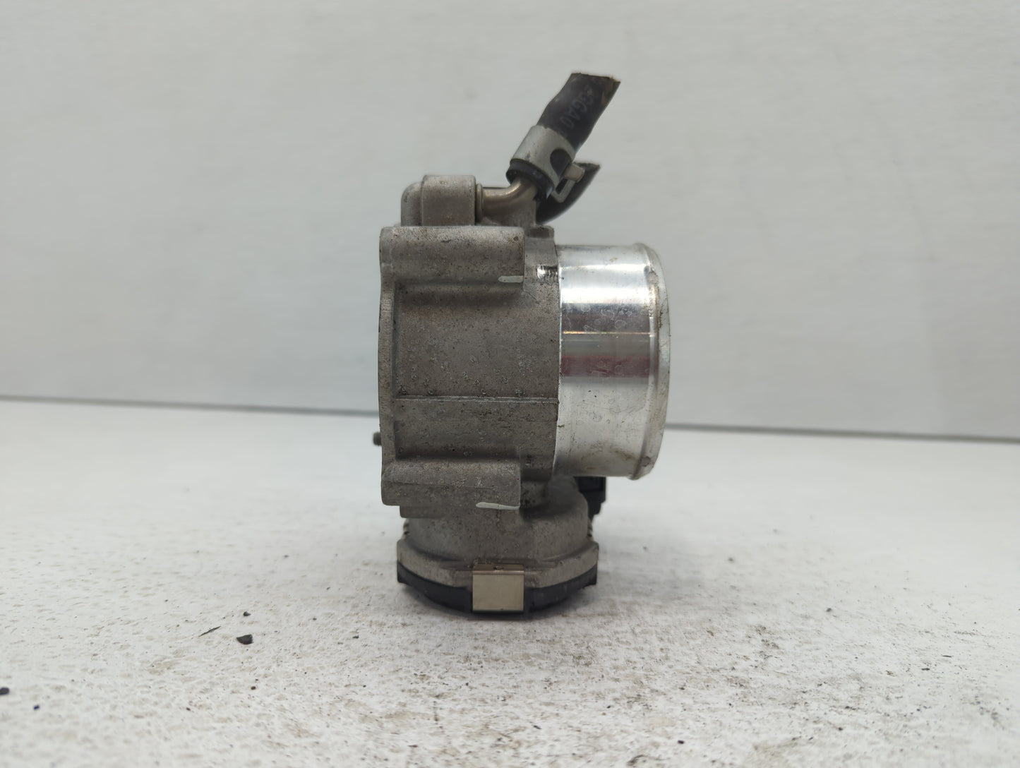 2015-2019 Hyundai Sonata Throttle Body P/N:35100-2G600 Fits Fits 2015 2016 2017 2018 2019 2020 2021 OEM Used Auto Parts - Oe