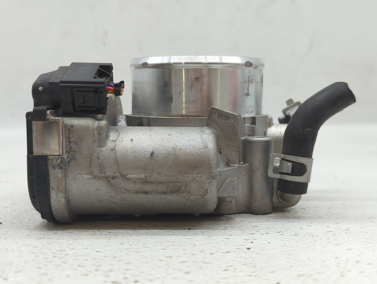 2015-2019 Hyundai Sonata Throttle Body P/N:35100-2G600 Fits Fits 2015 2016 2017 2018 2019 2020 2021 OEM Used Auto Parts - Oe