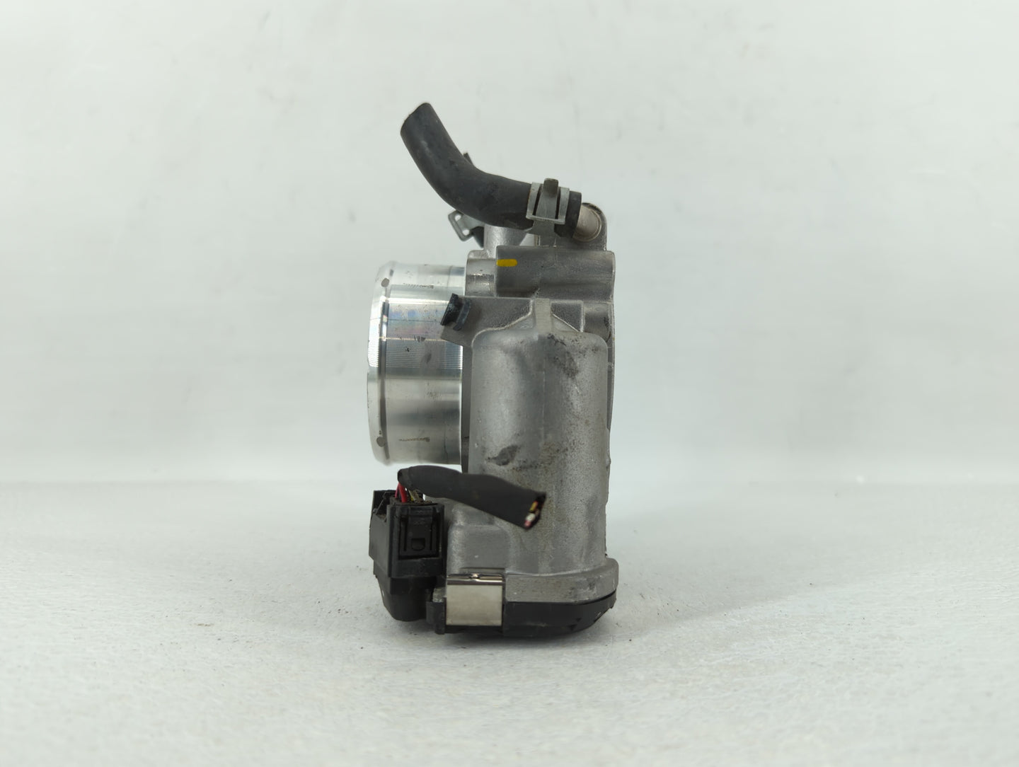 2015-2019 Hyundai Sonata Throttle Body P/N:35100-2G600 Fits Fits 2015 2016 2017 2018 2019 2020 2021 OEM Used Auto Parts - Oe